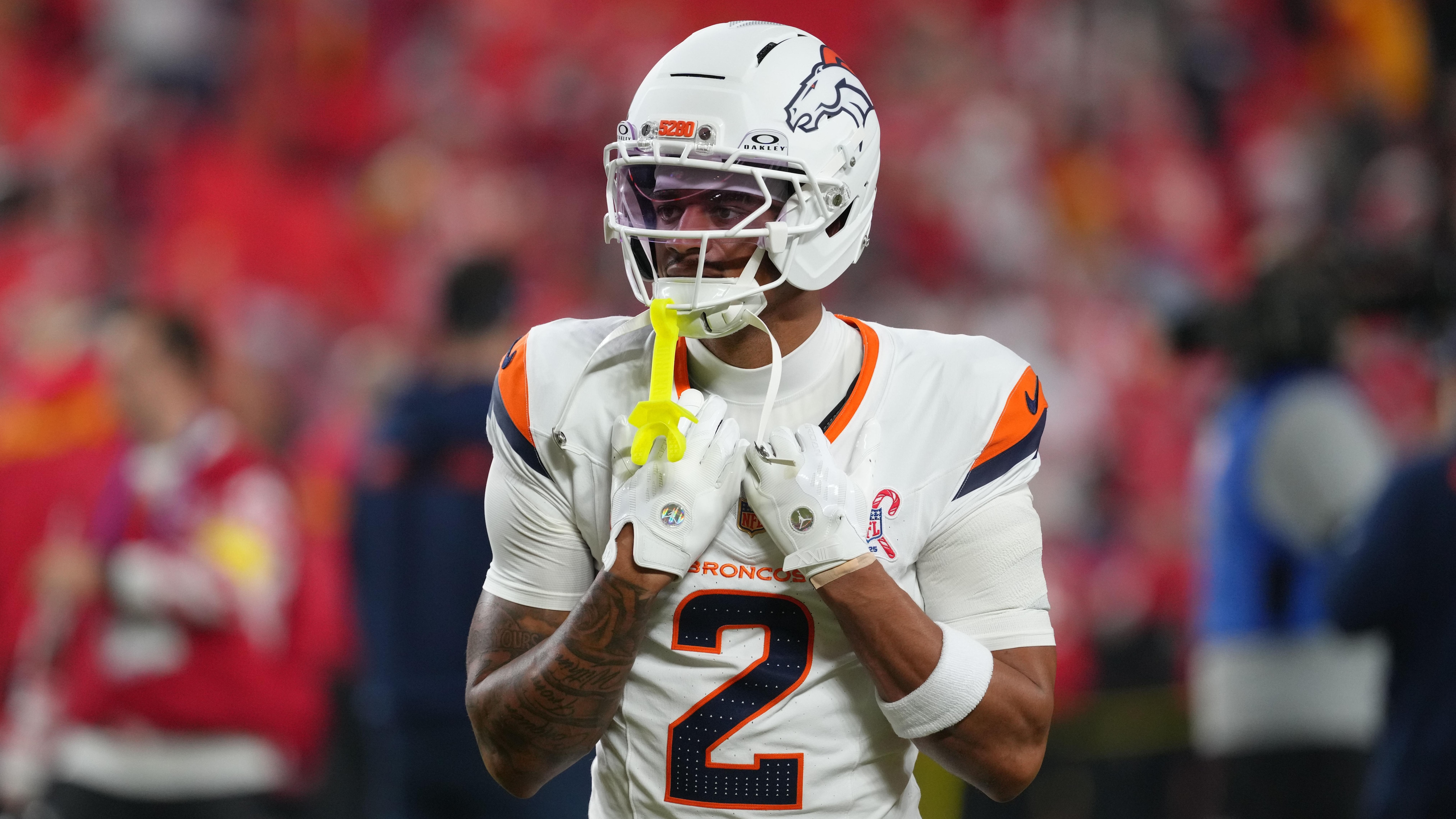 Broncos Chiefs Football