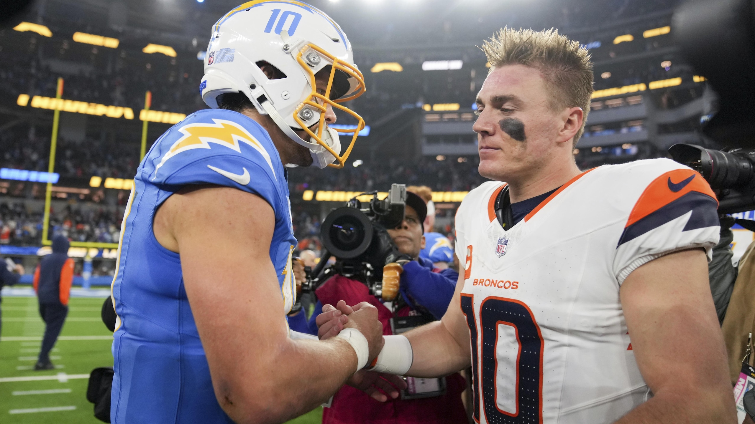 Broncos Chargers Football