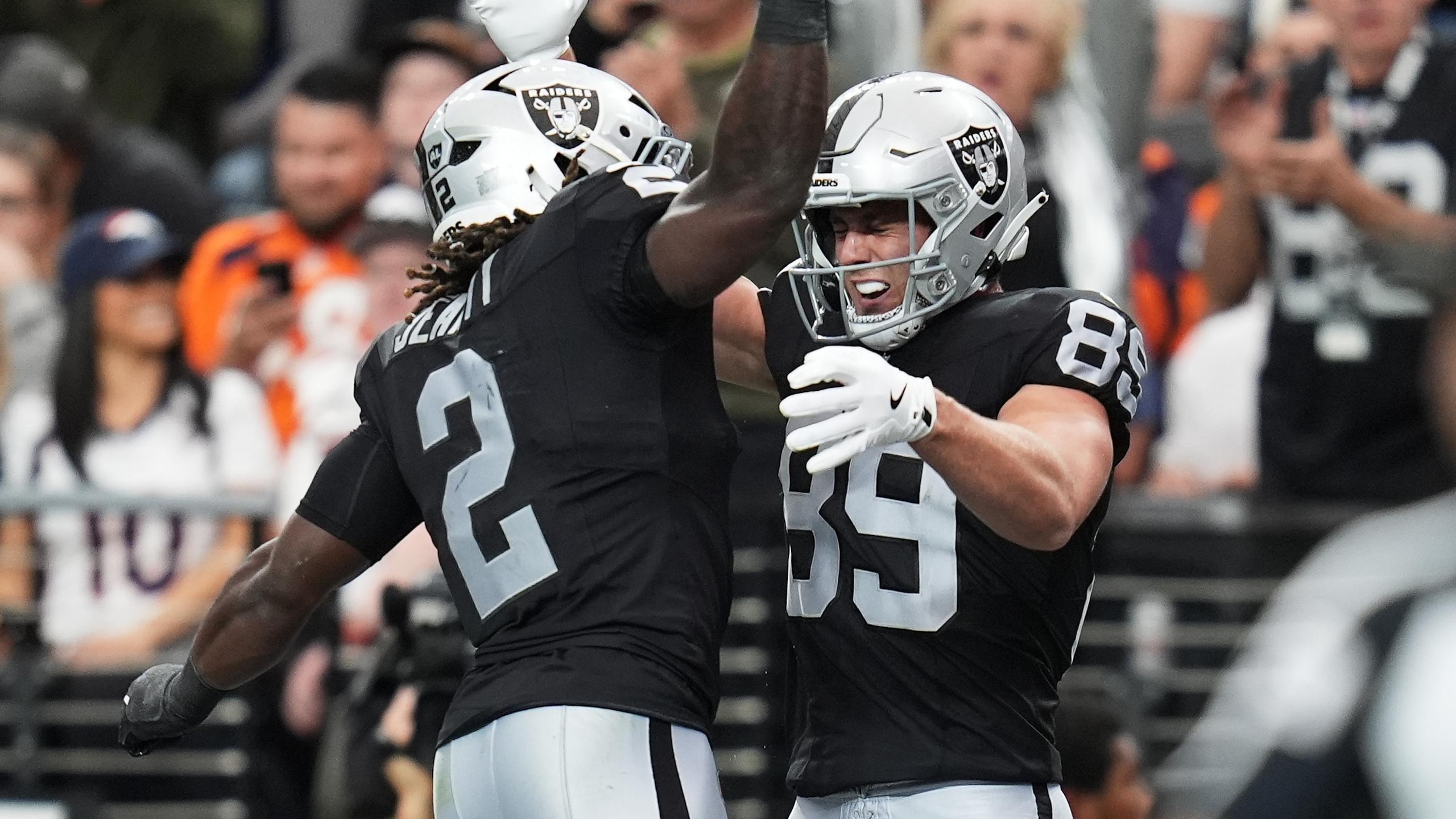 Broncos Raiders Football