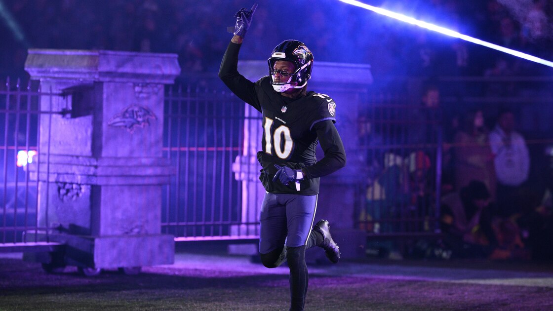 DeAndre Hopkins Joins Patriots Camp in Coaching Role
