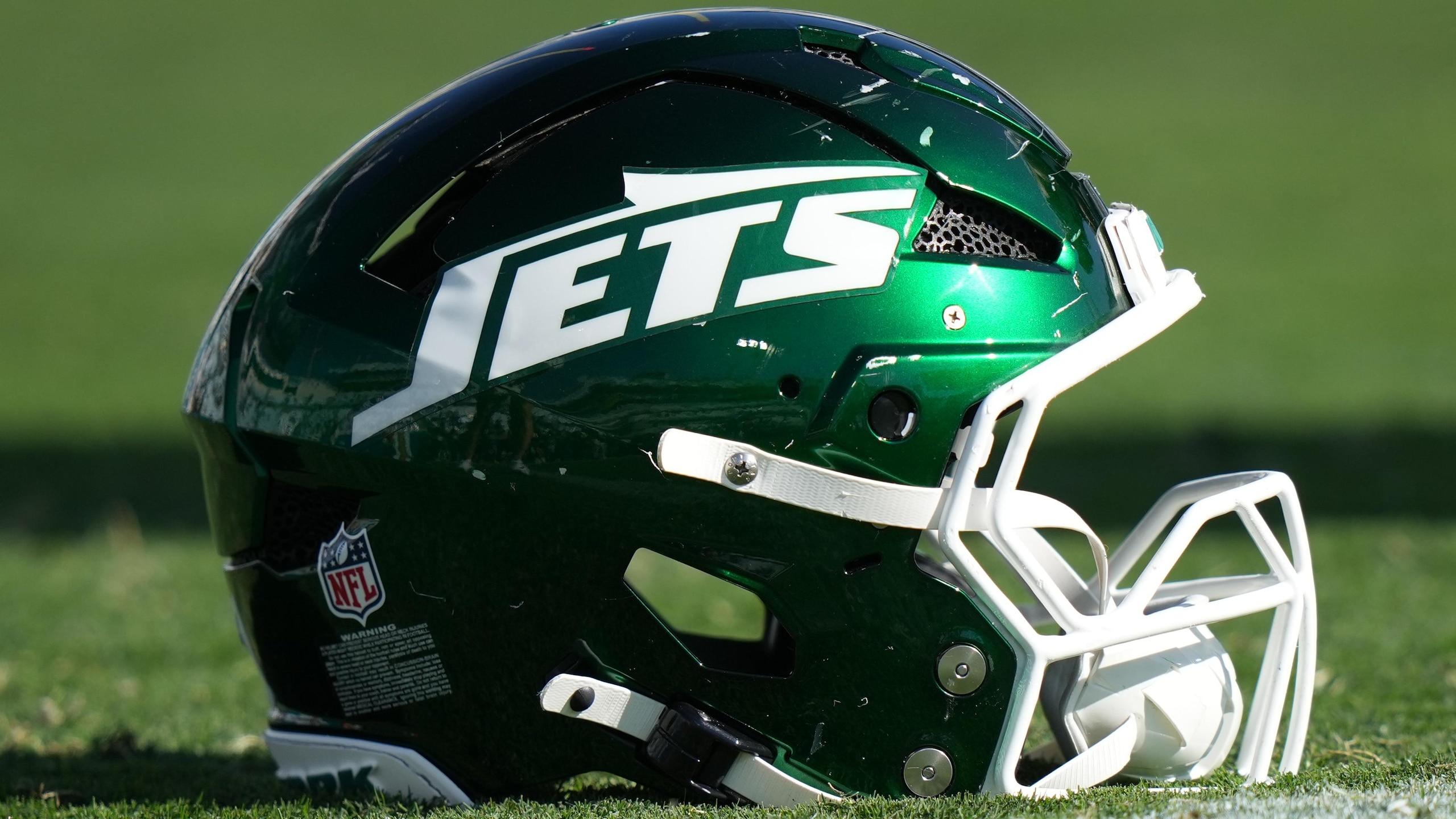 Jets Reveal New Helmet ⚪
