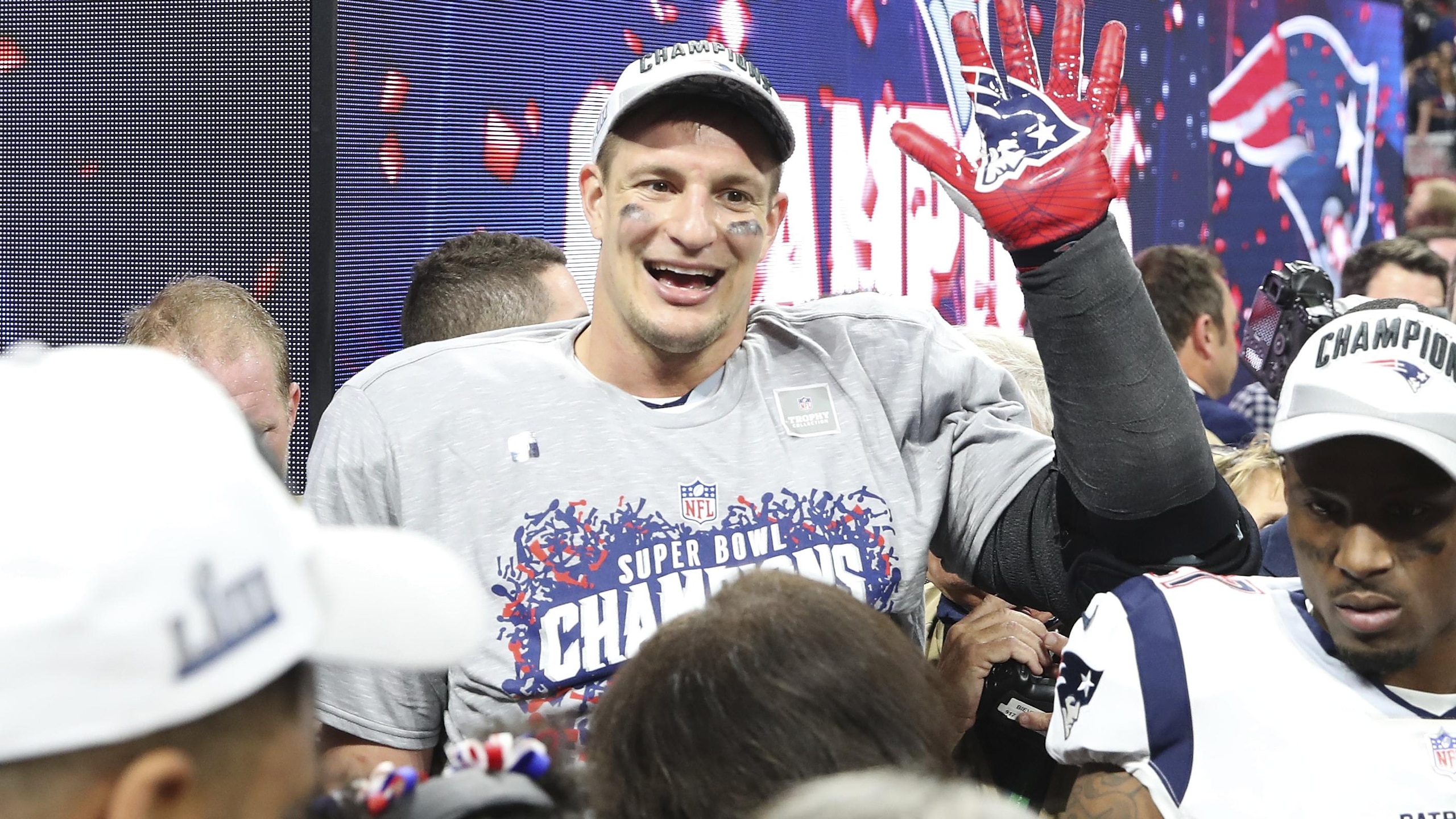 Patriots Rams Super Bowl Football