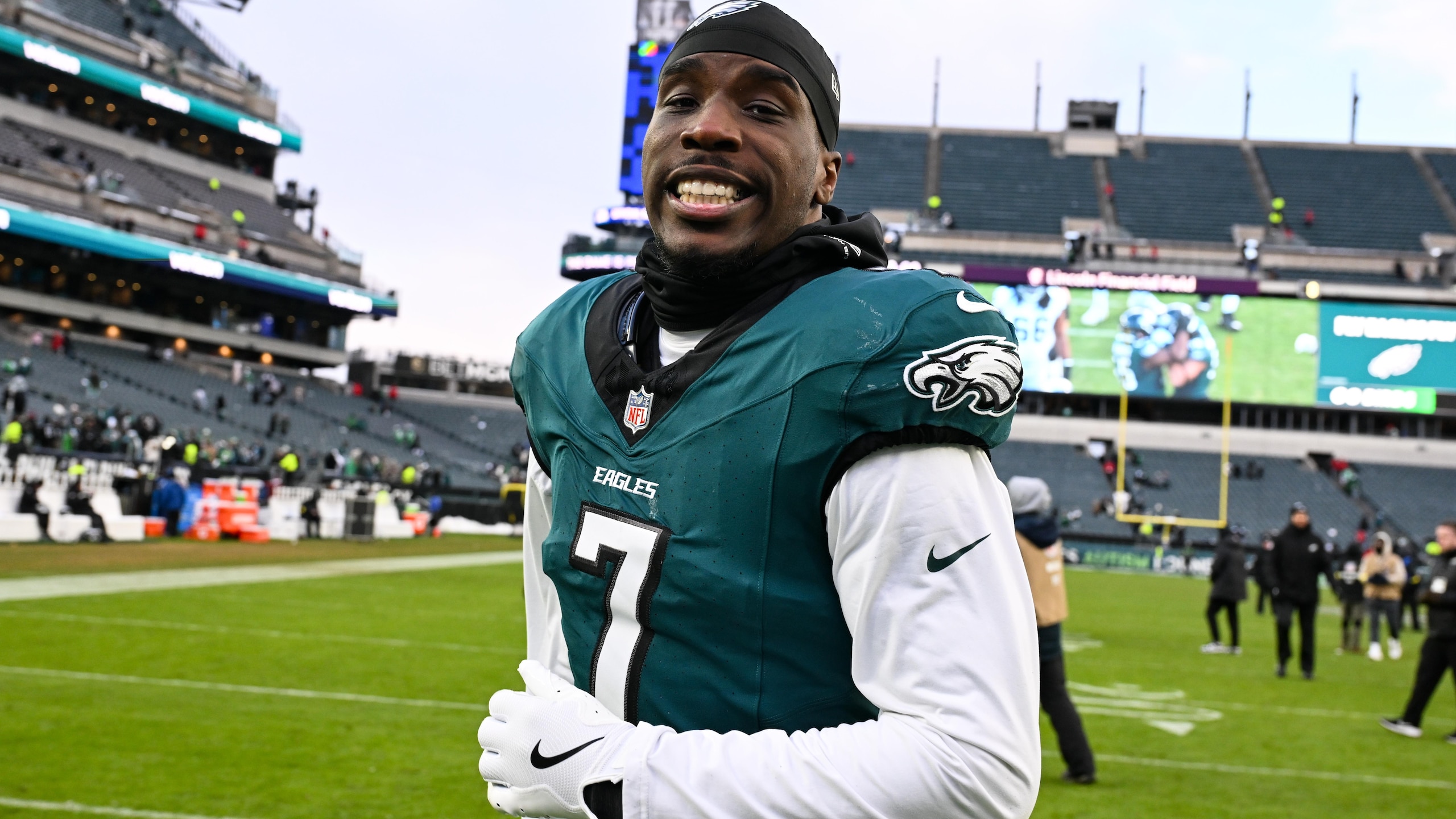 Raiders Eagles Football