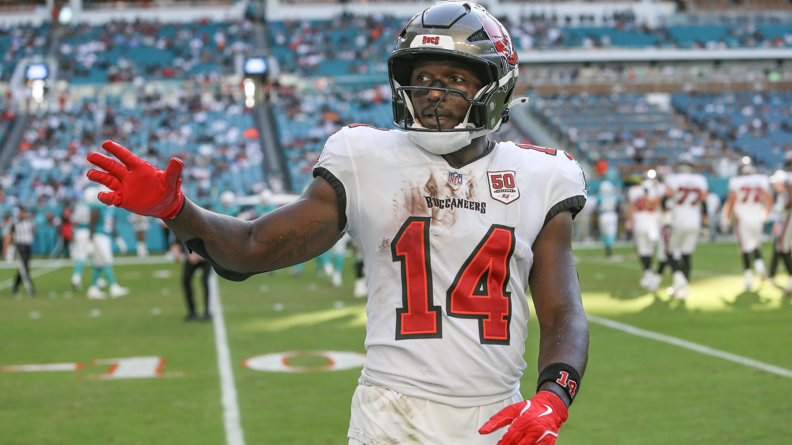 Buccaneers Dolphins Football