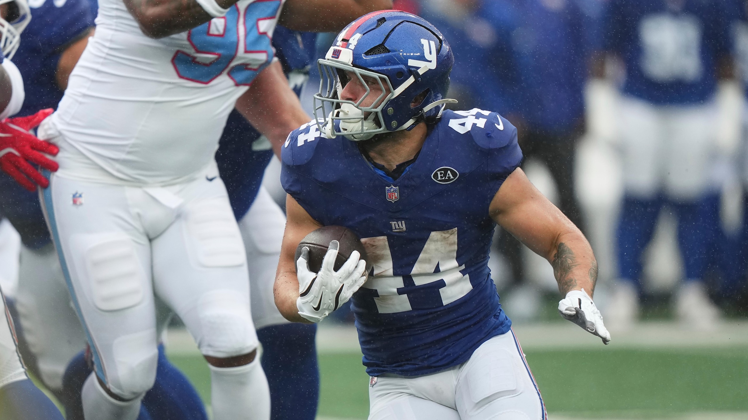 Titans Giants Football