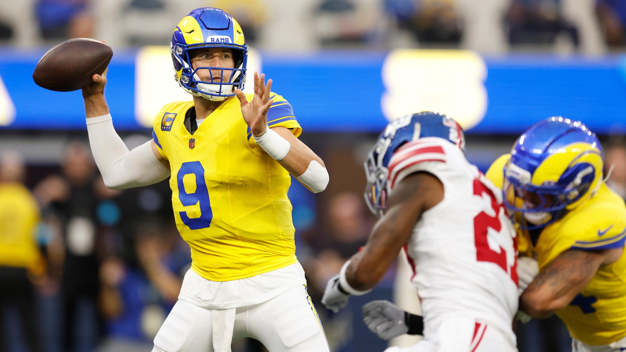 Giants Rams Football