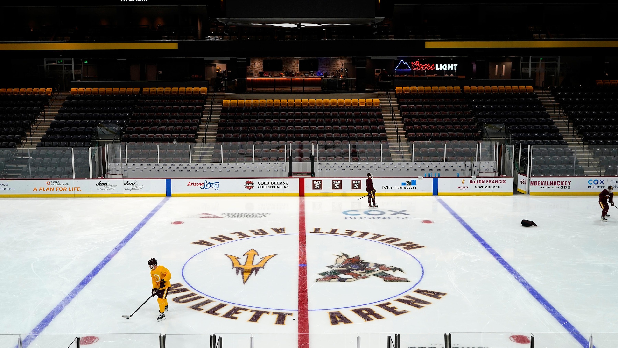 Arizona St Player Collapses Hockey