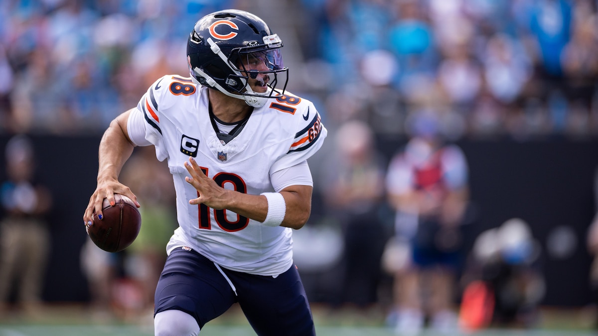 Chicago Bears coach Ben Johnson directing the Caleb Williams Bears Offense