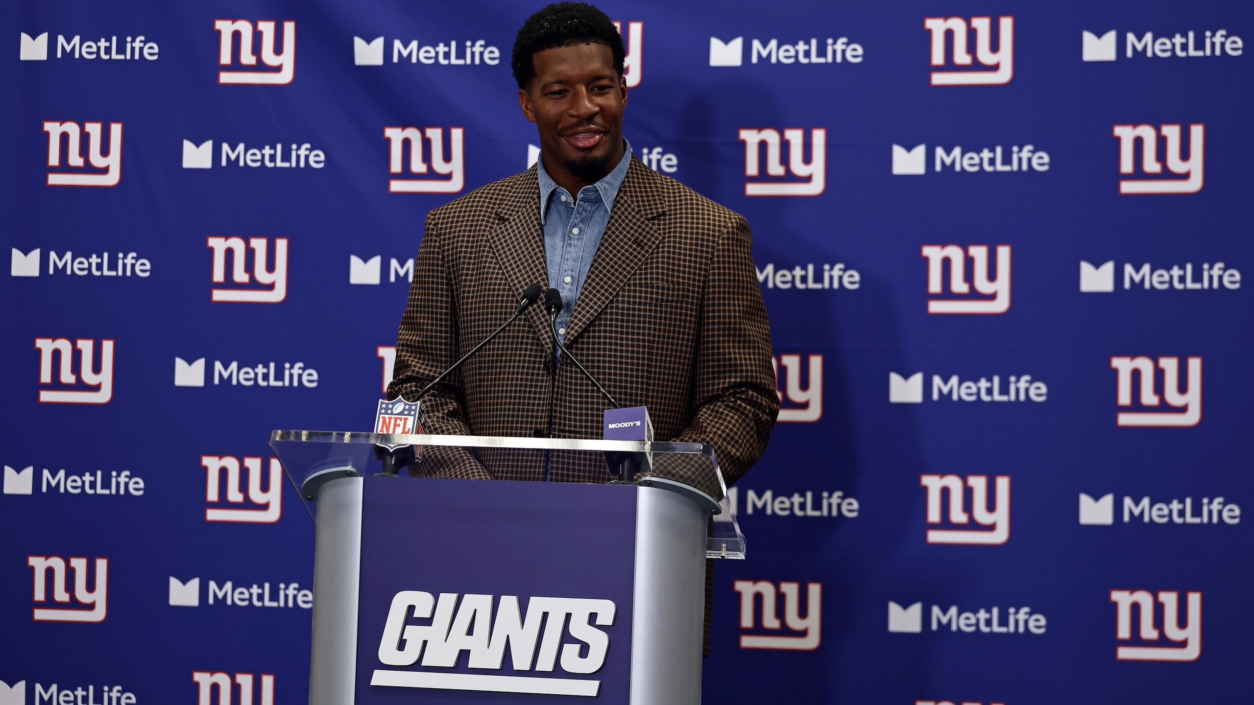 Titans Giants Football