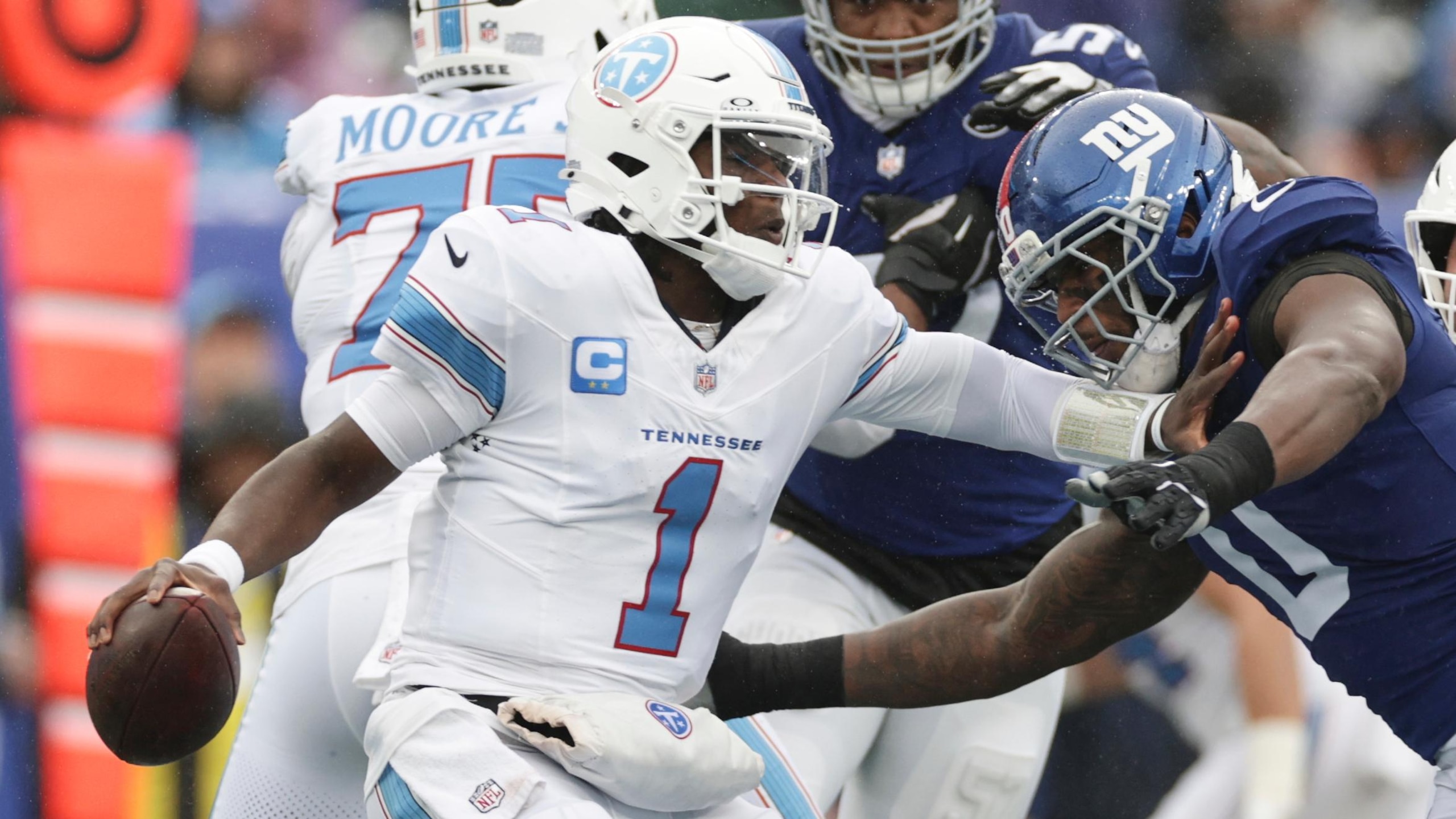 Titans Giants Football