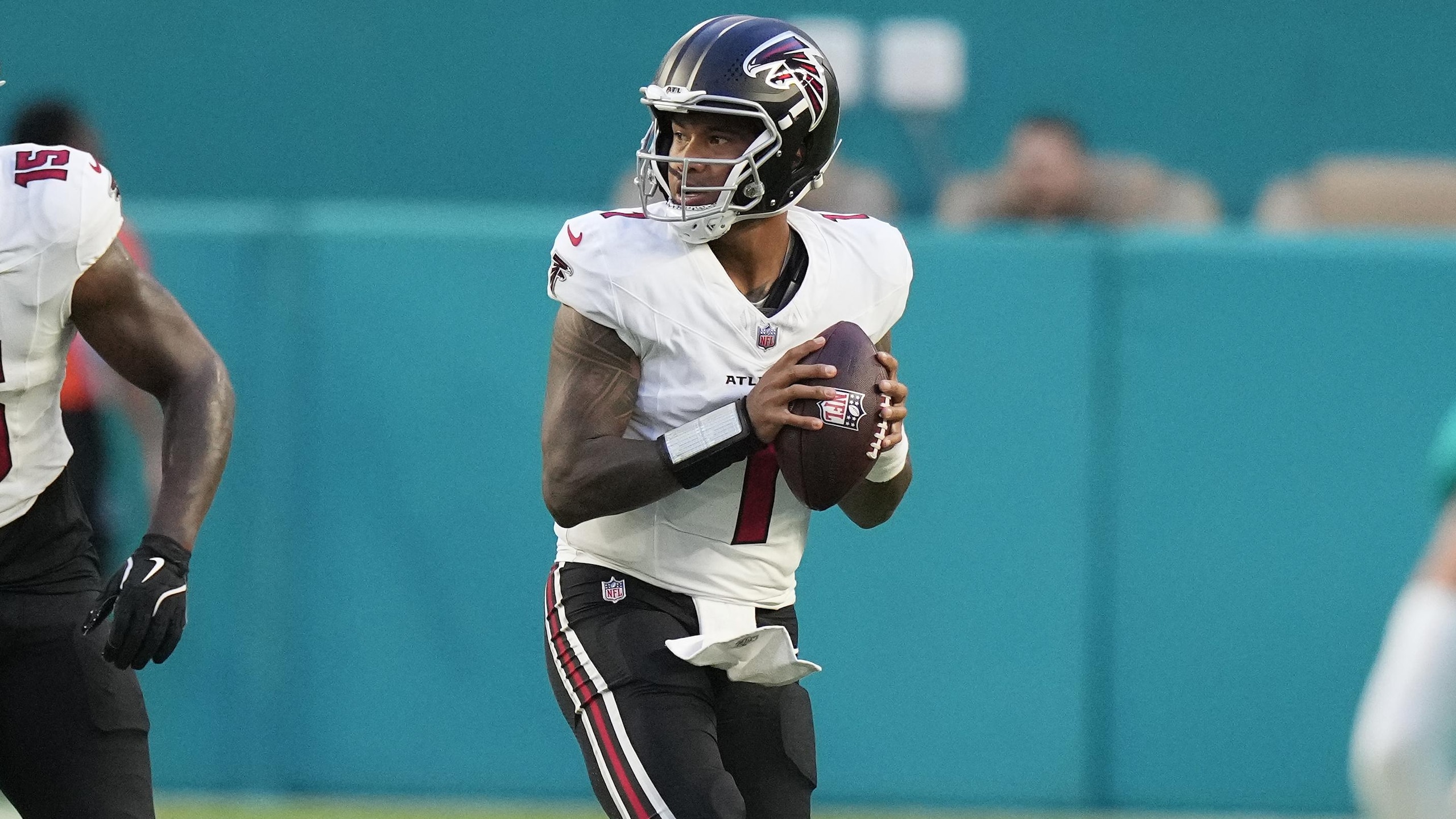 Falcons Dolphins Football
