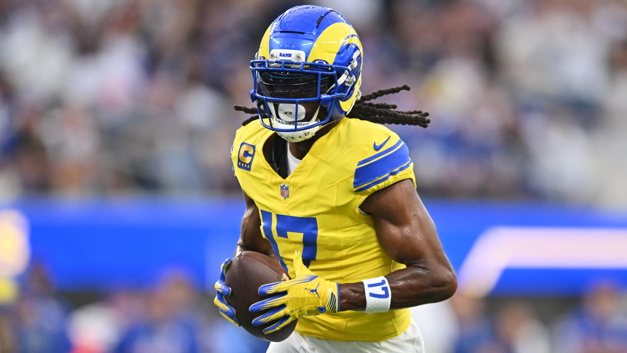 Giants Rams Football