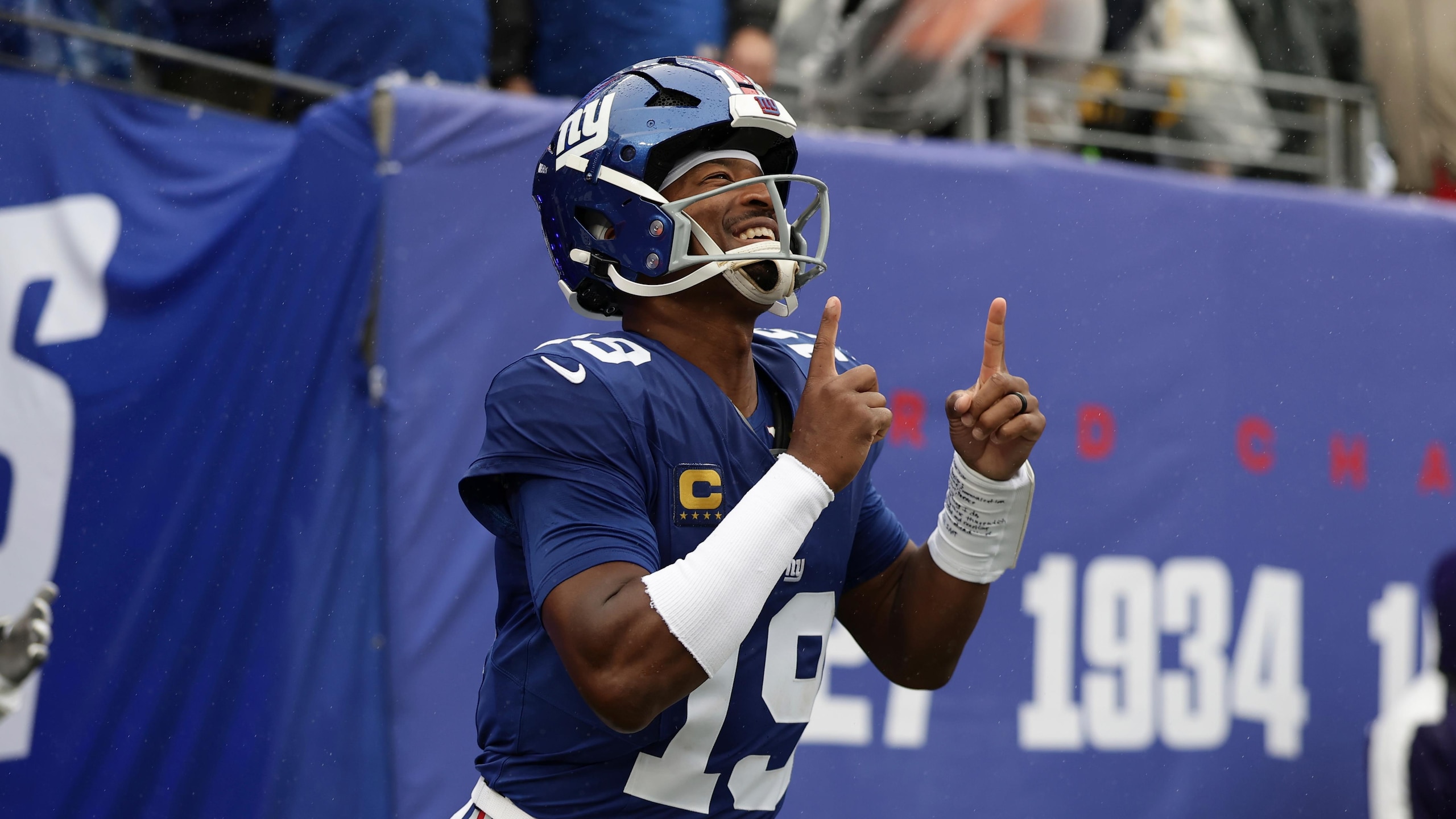 Titans Giants Football