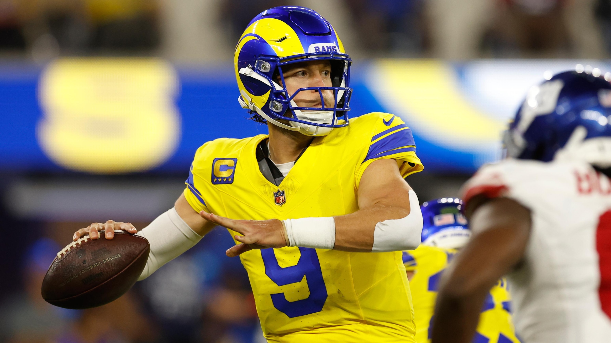 Giants Rams Football