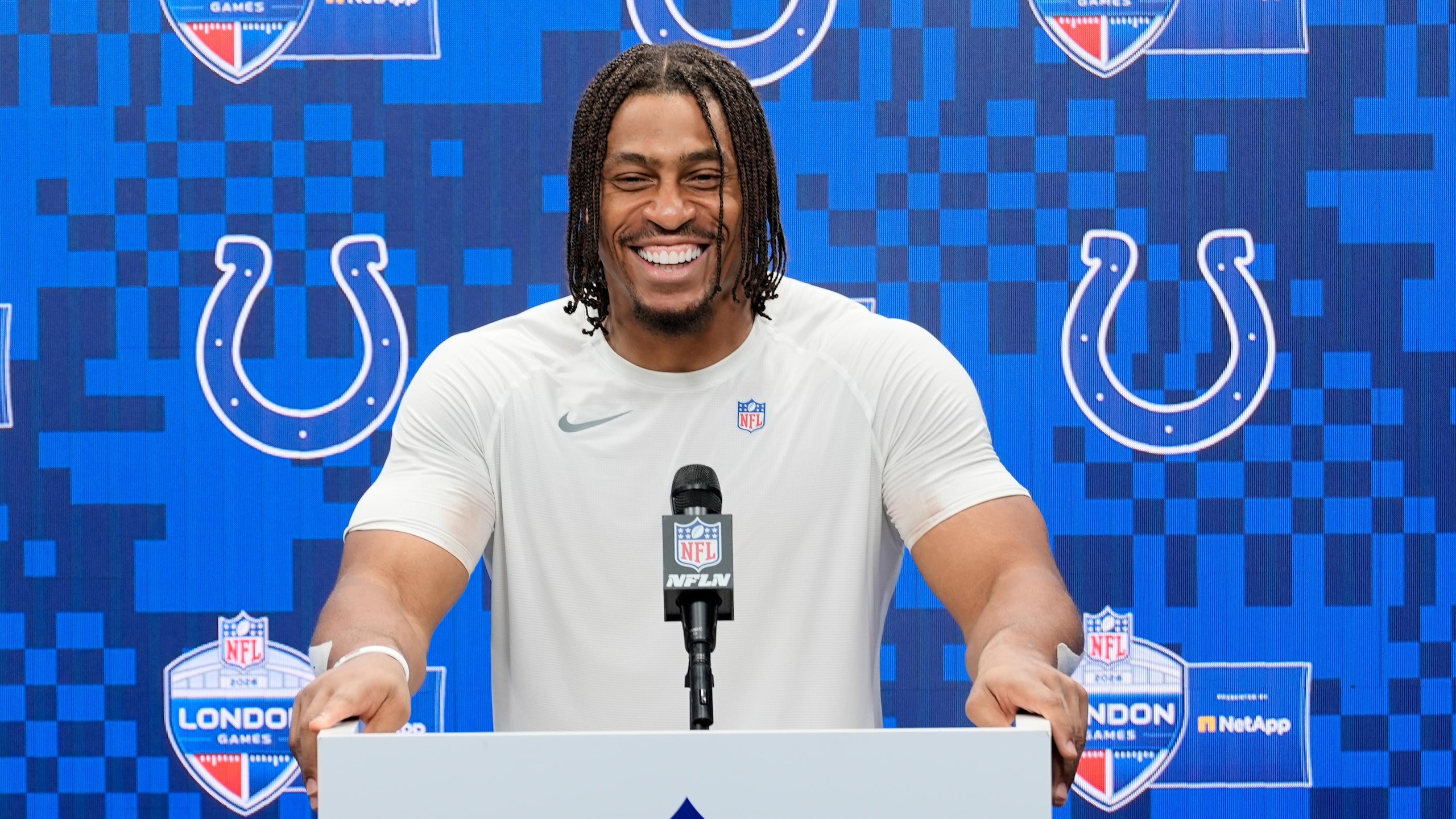 Colts Commanders Football