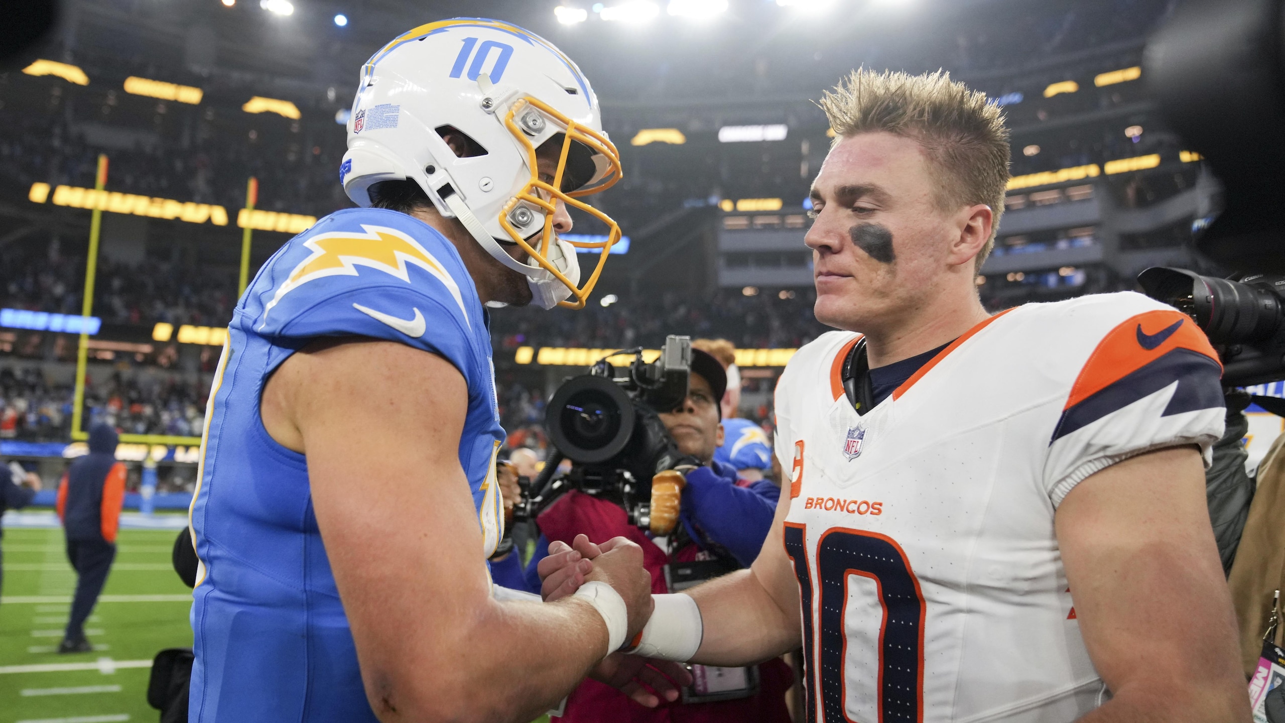 Broncos Chargers Football