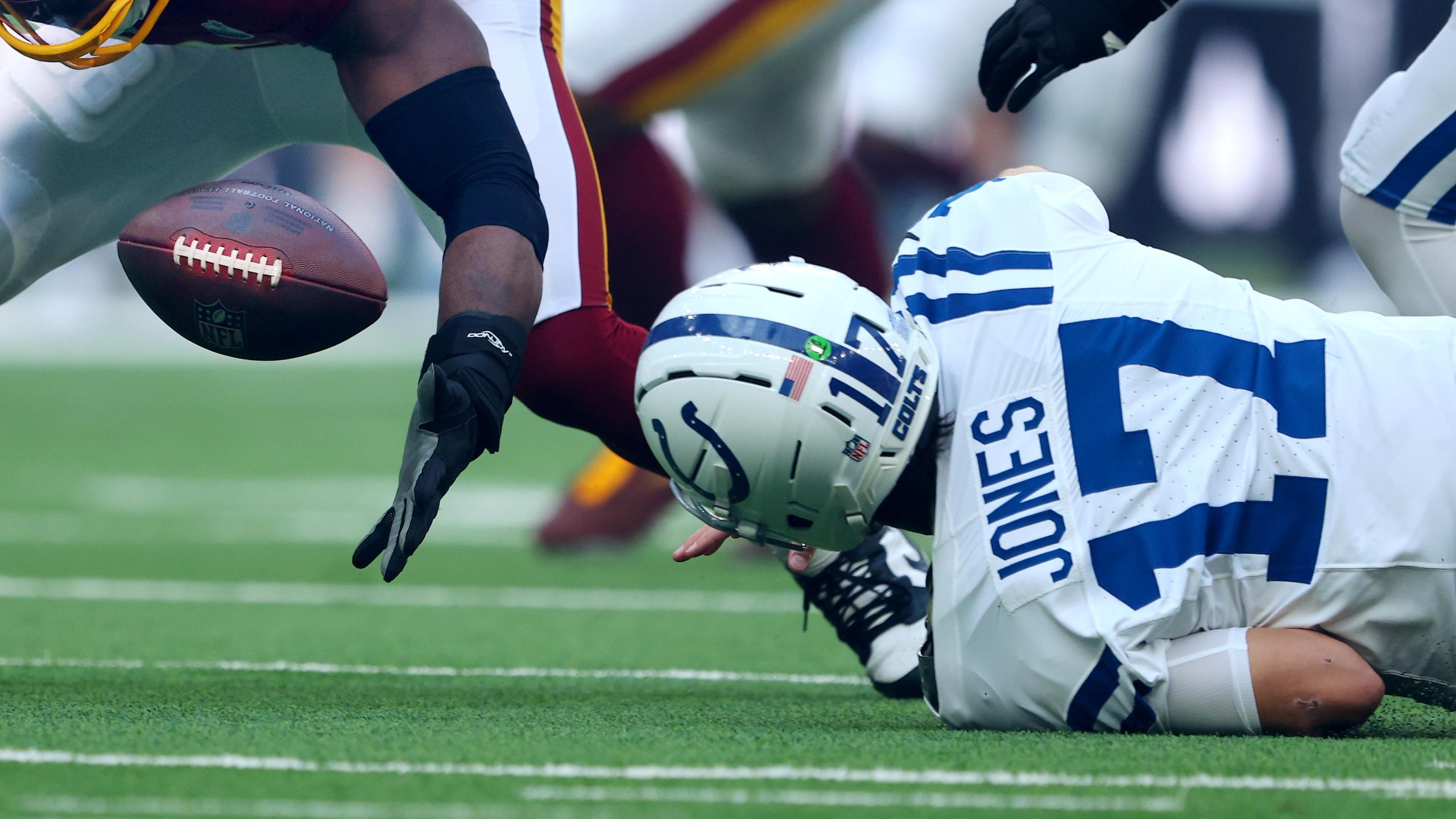 Colts Commanders Football