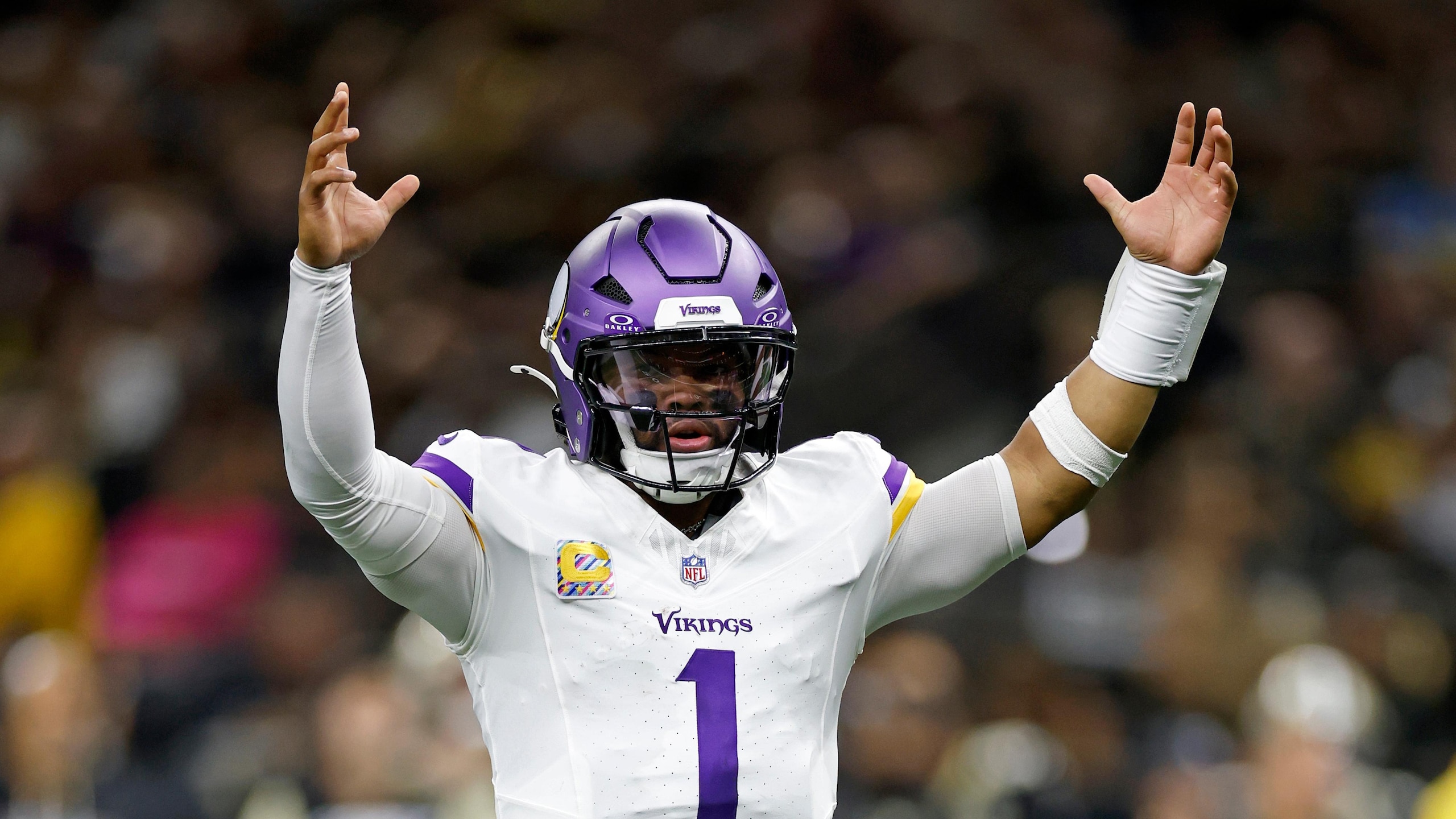 Vikings Saints Football