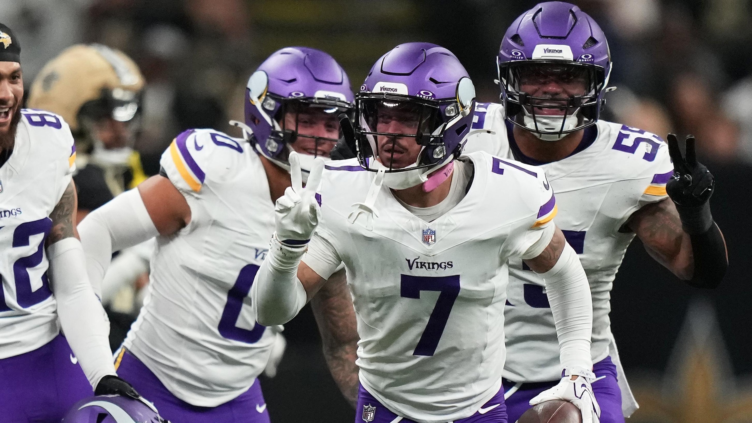 Vikings Saints Football