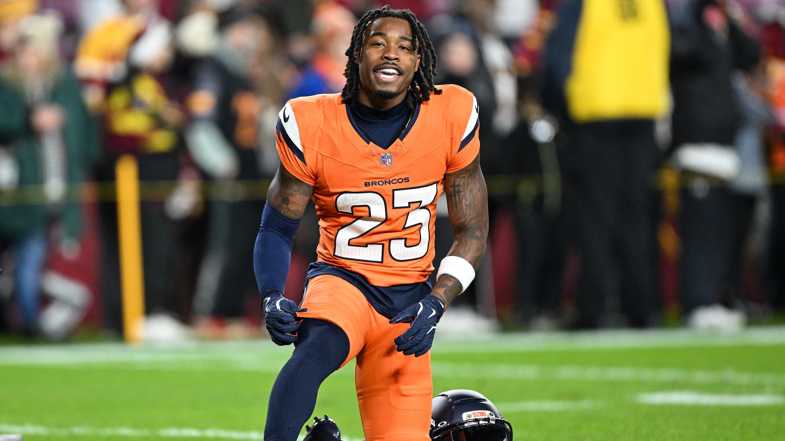 Broncos Commanders Football