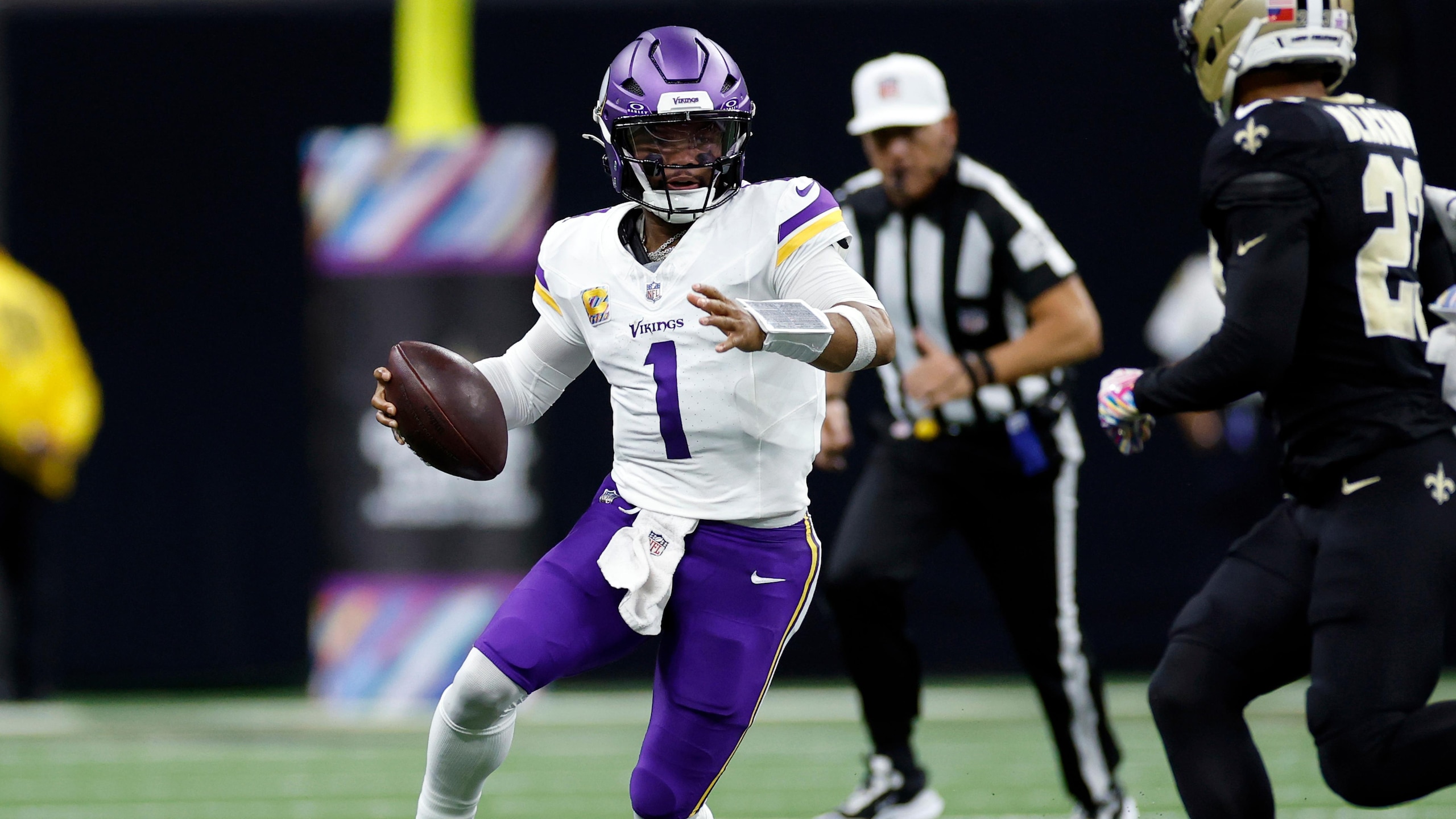 Vikings Saints Football