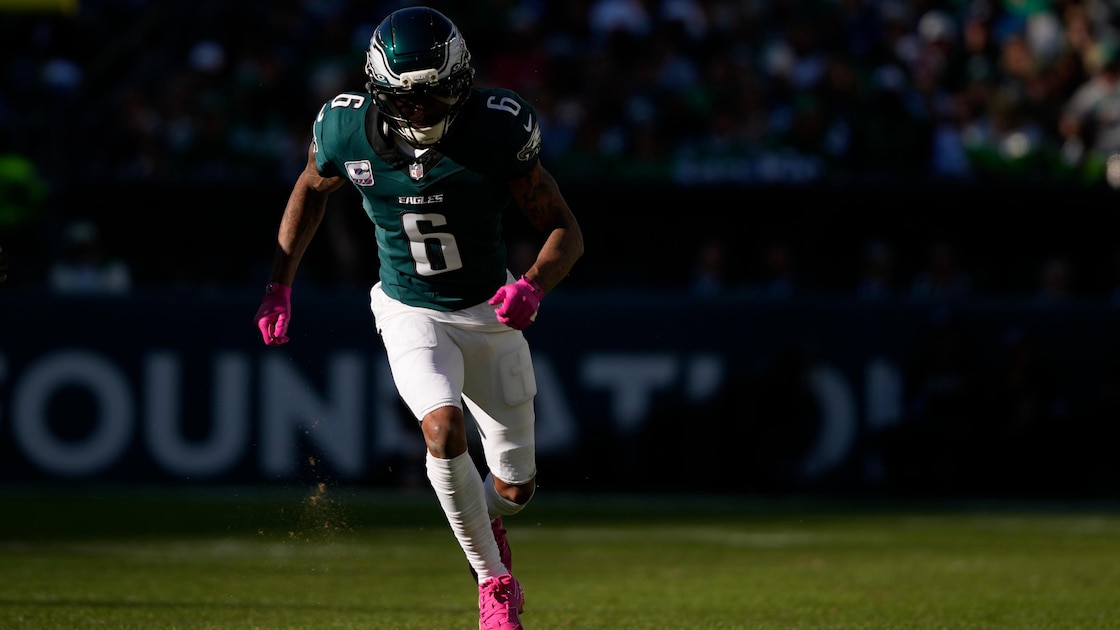DeVonta Smith, Dontayvion Wicks Out for Eagles vs. Cowboys, Latest on WR's Injuries