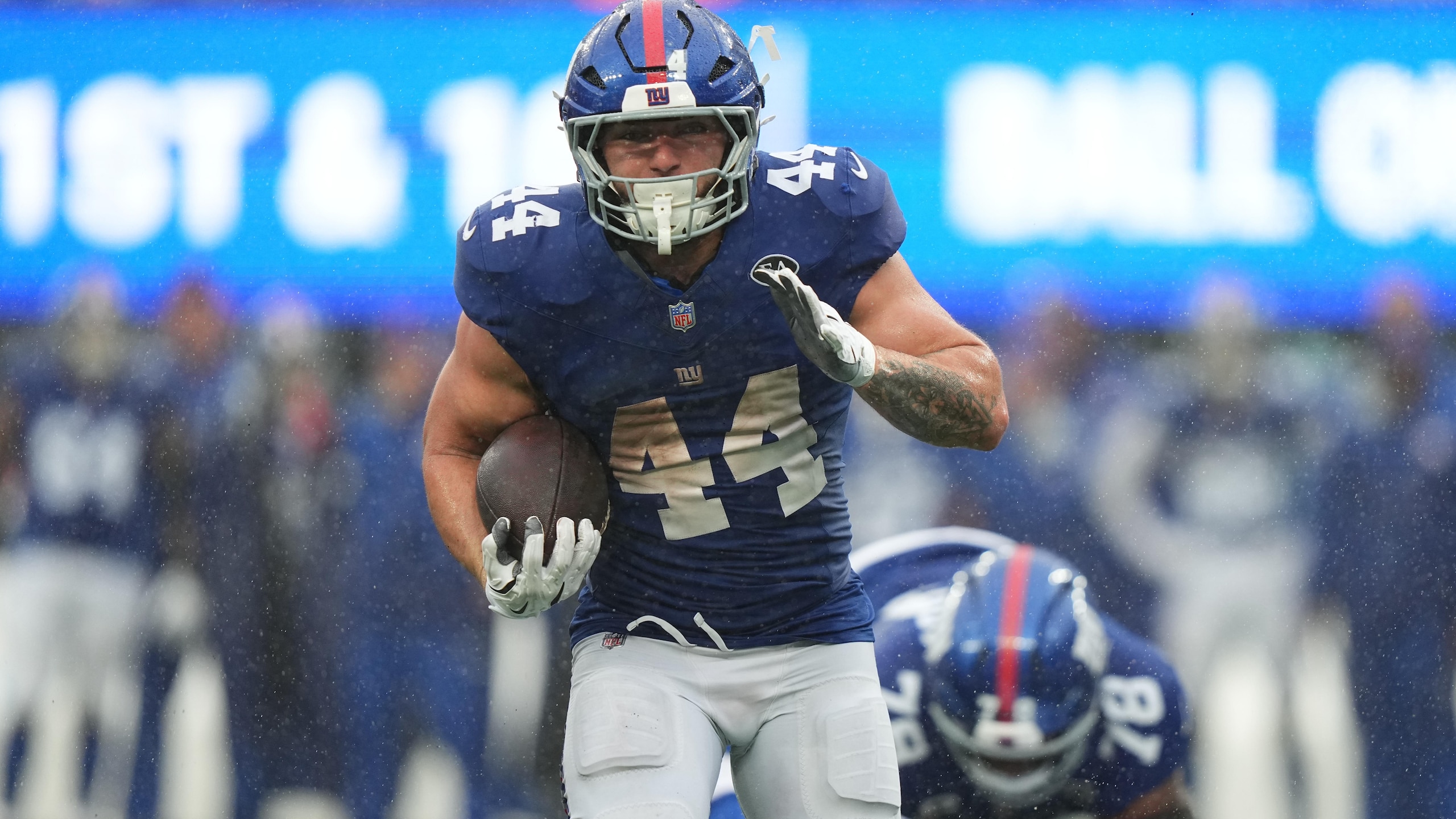 Titans Giants Football