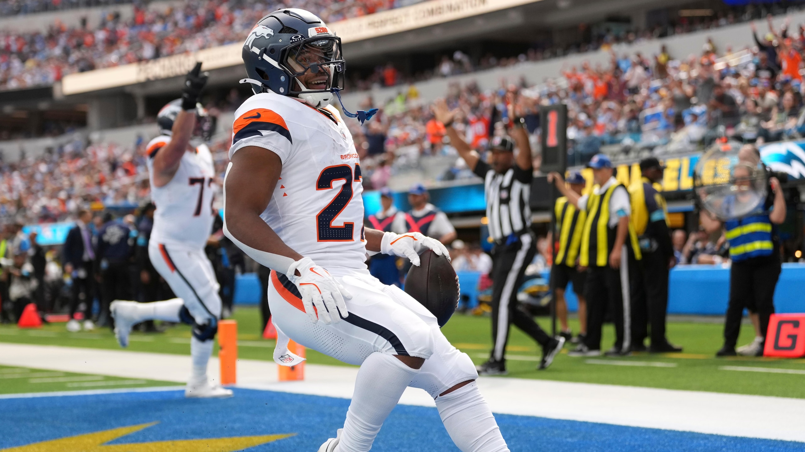 CORRECTION Broncos Chargers Football