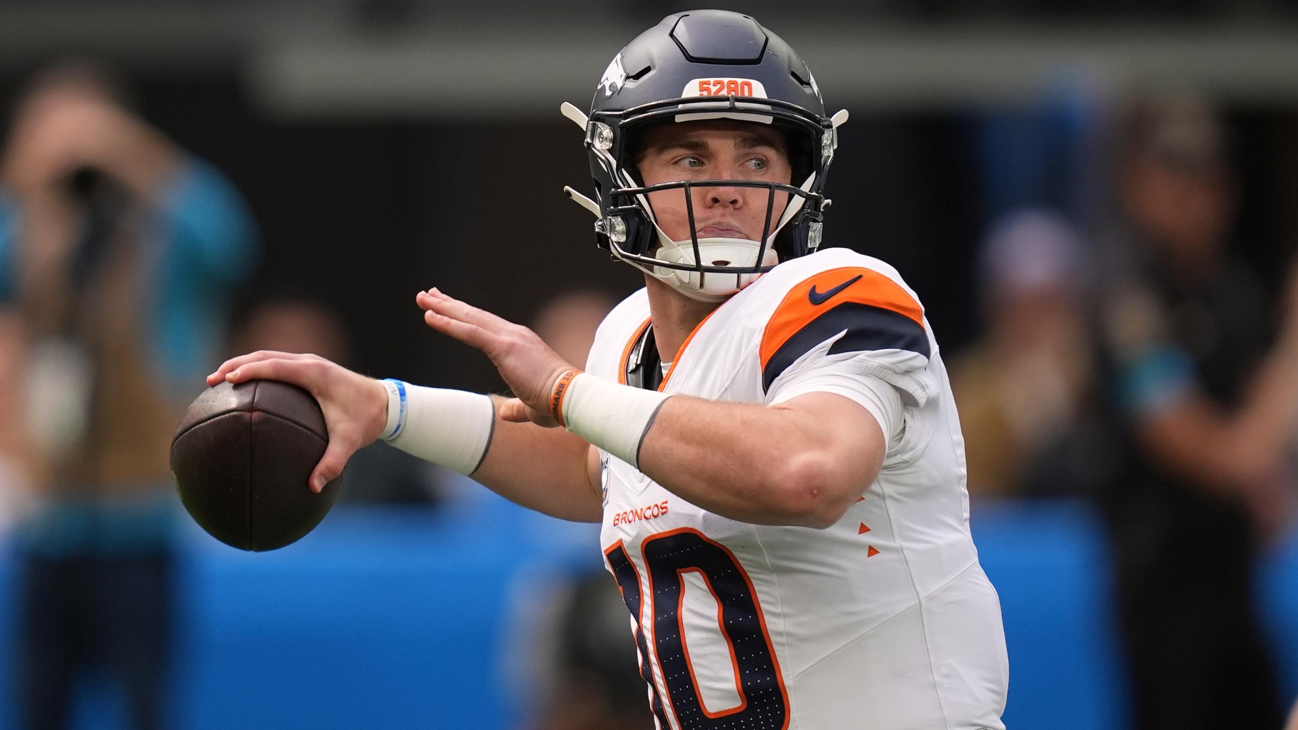 Broncos Chargers Football