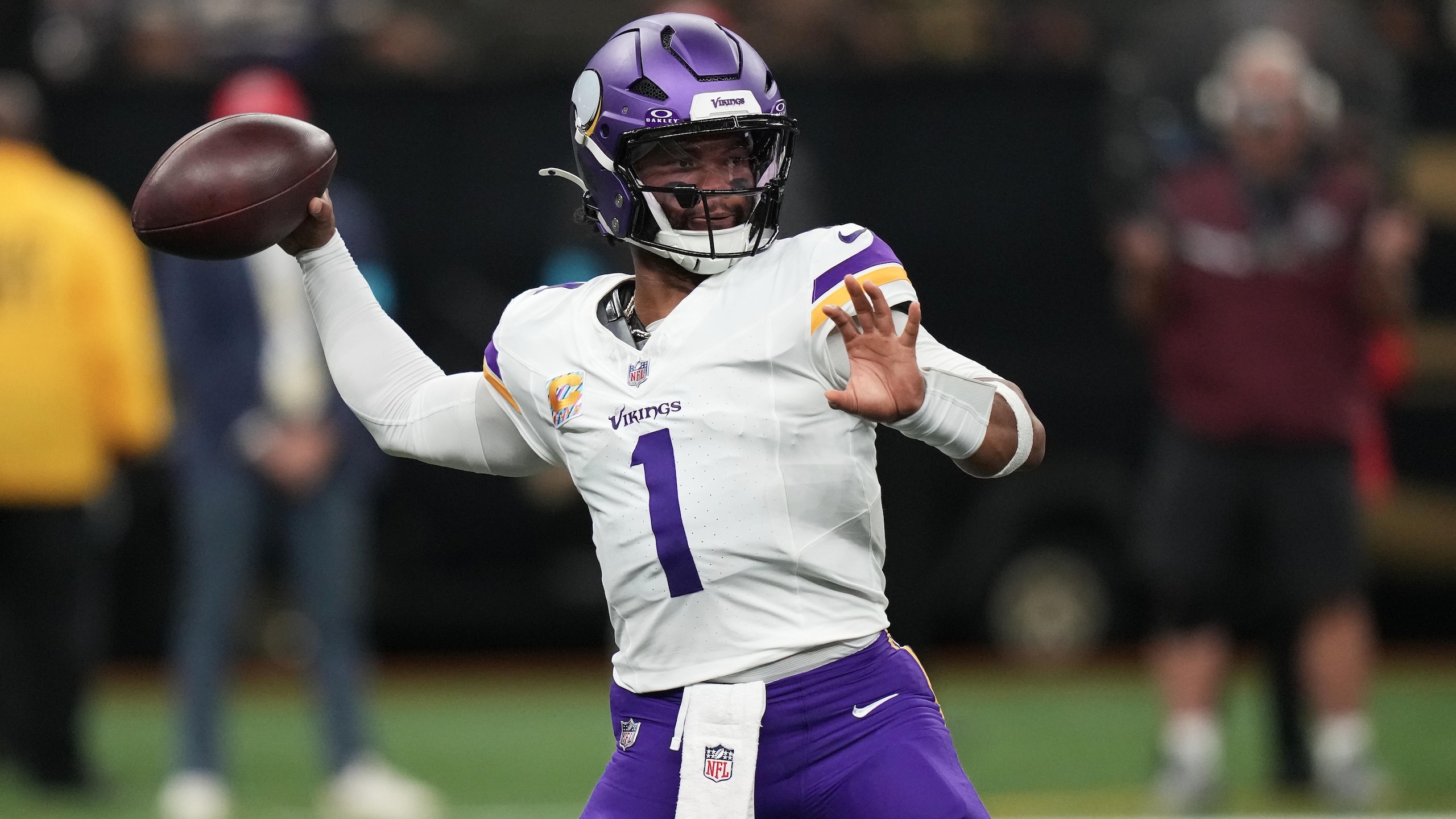 Vikings Saints Football