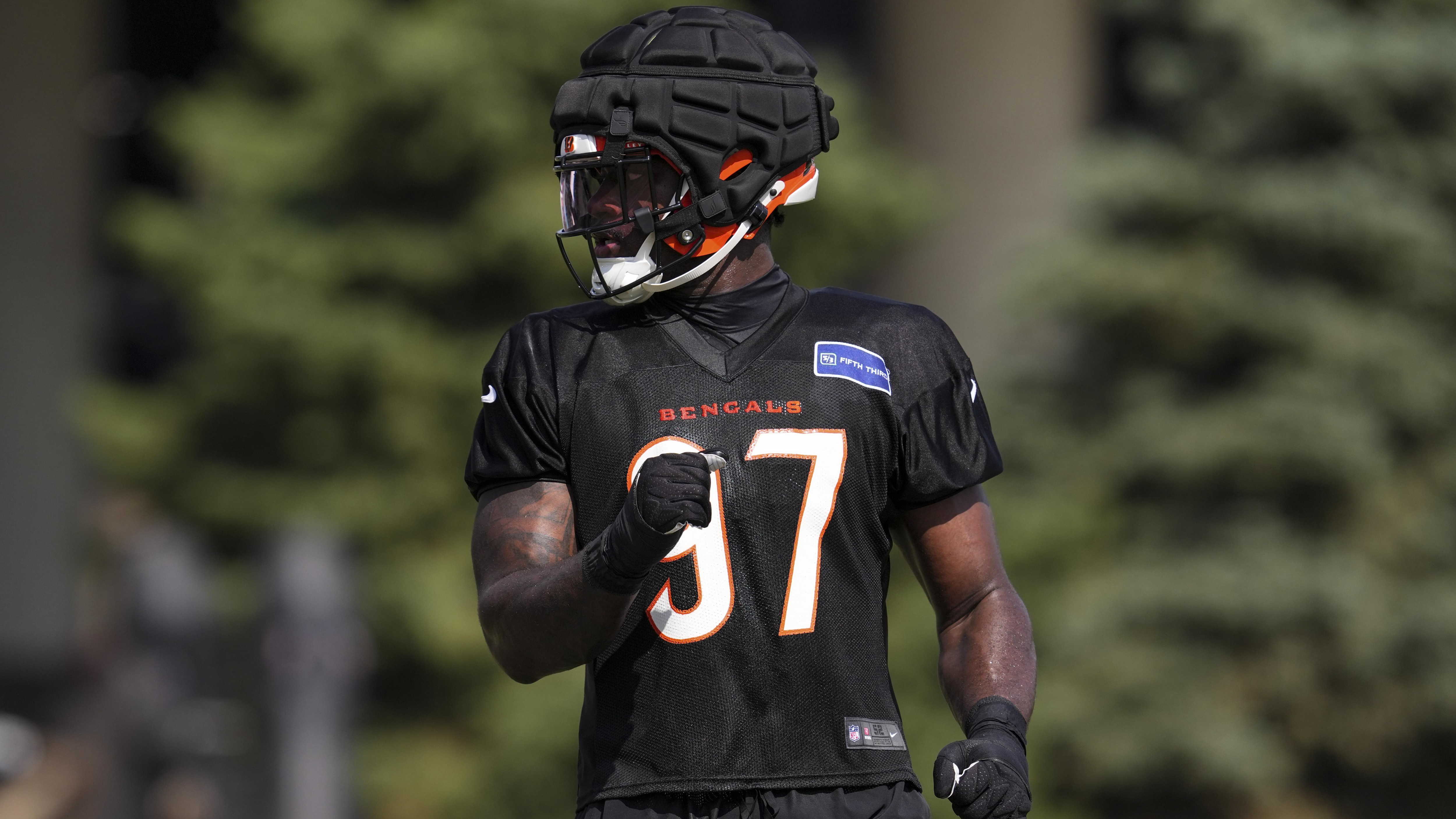 Bengals’ Shemar Stewart Apologized to Joe Burrow for Bumping Him, ‘It Was an Accident’