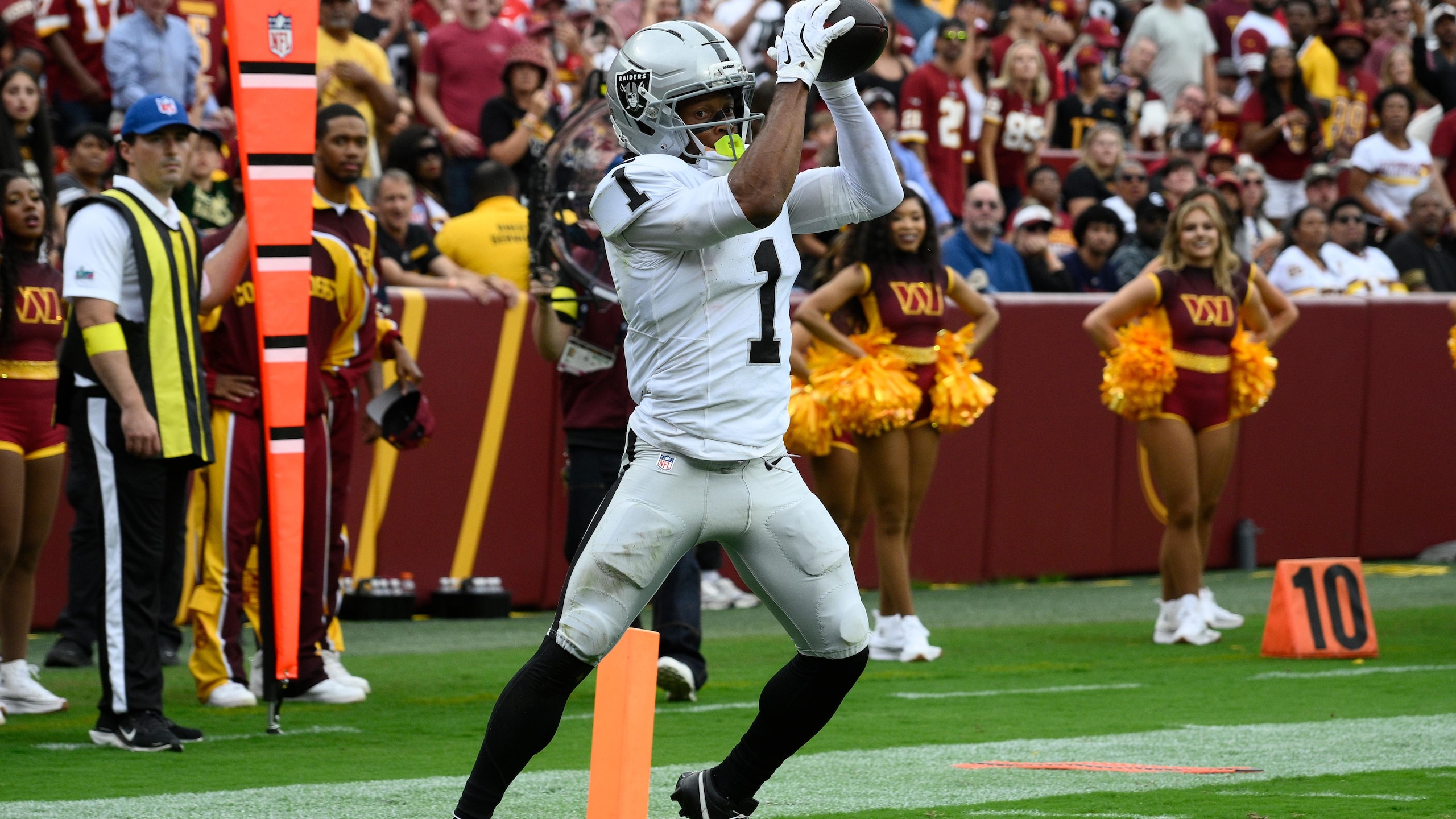 Raiders Commanders Football