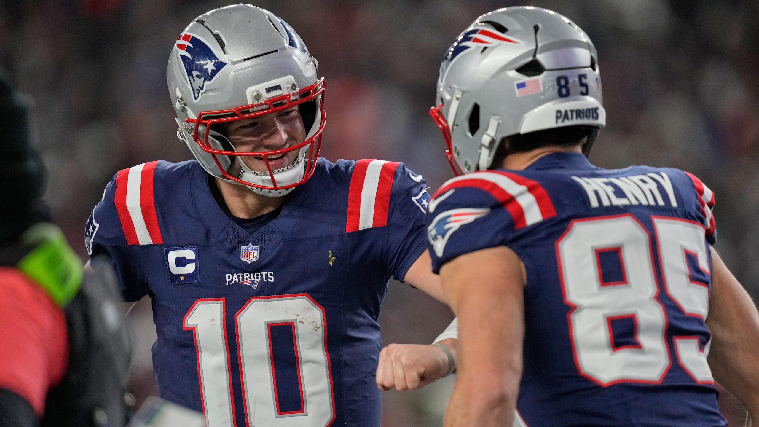 Chargers Patriots Football