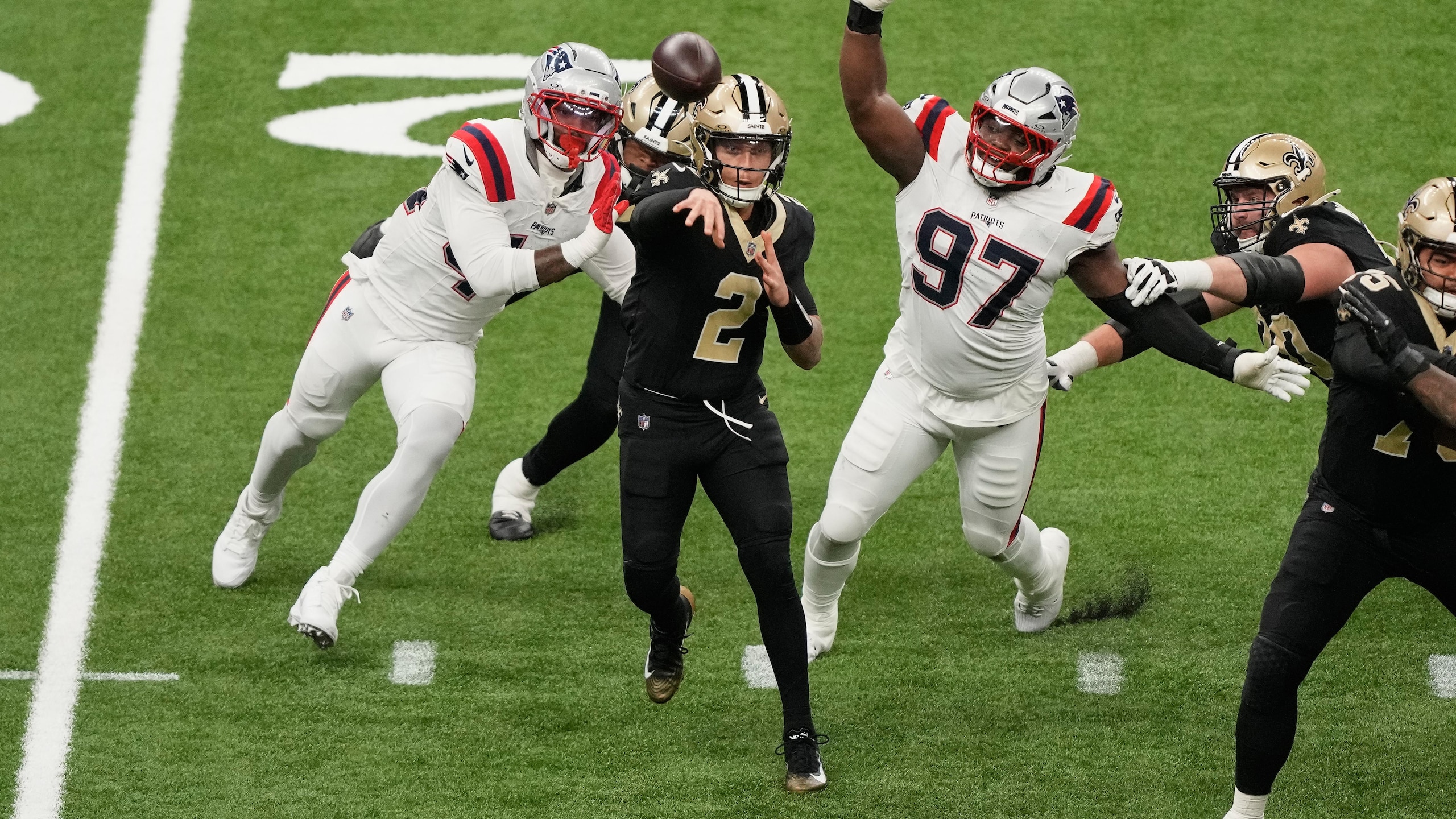 Patriots Saints Football