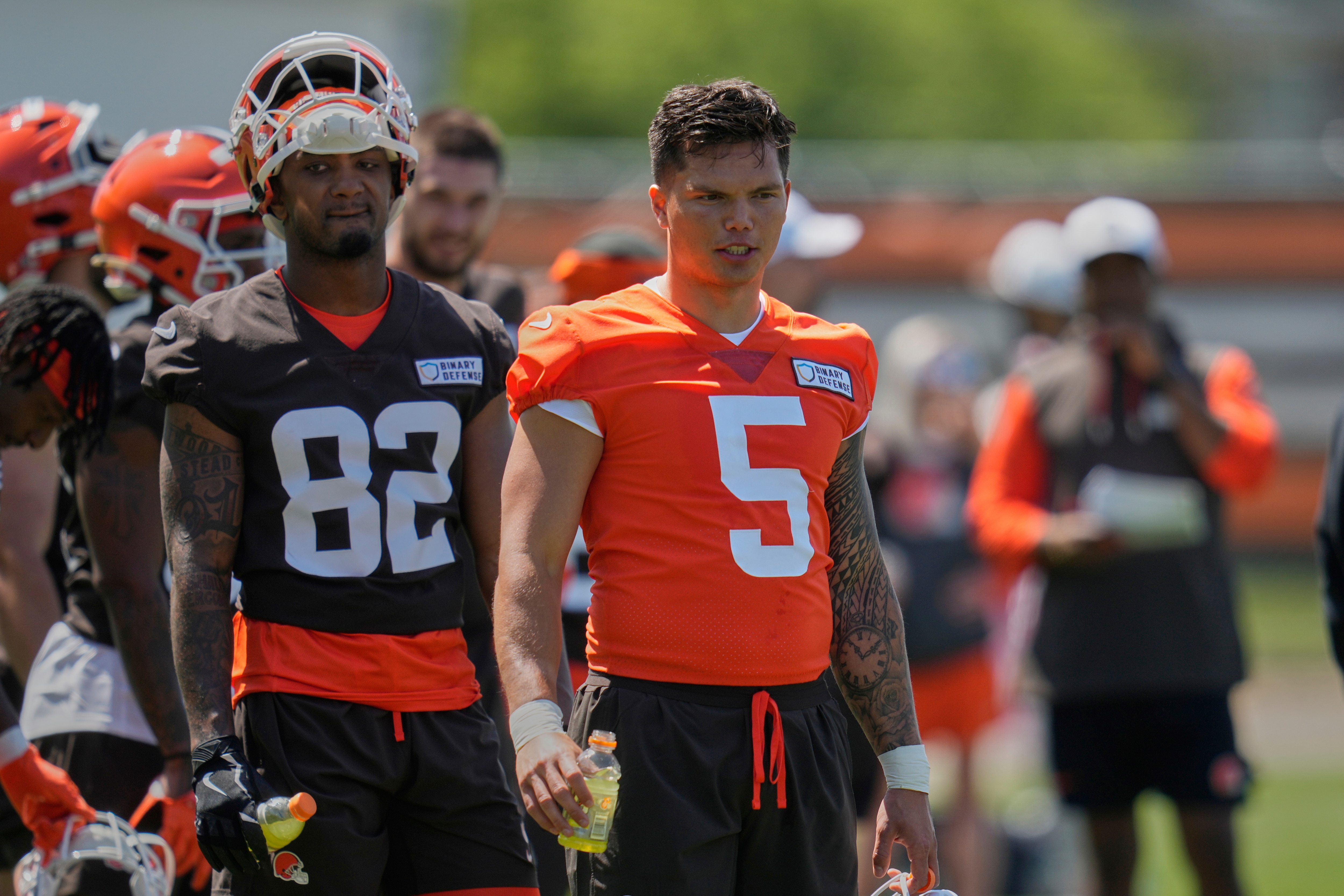 Dillon Gabriel Talks 'New Challenge' of Browns QB Battle With Shedeur  Sanders, More