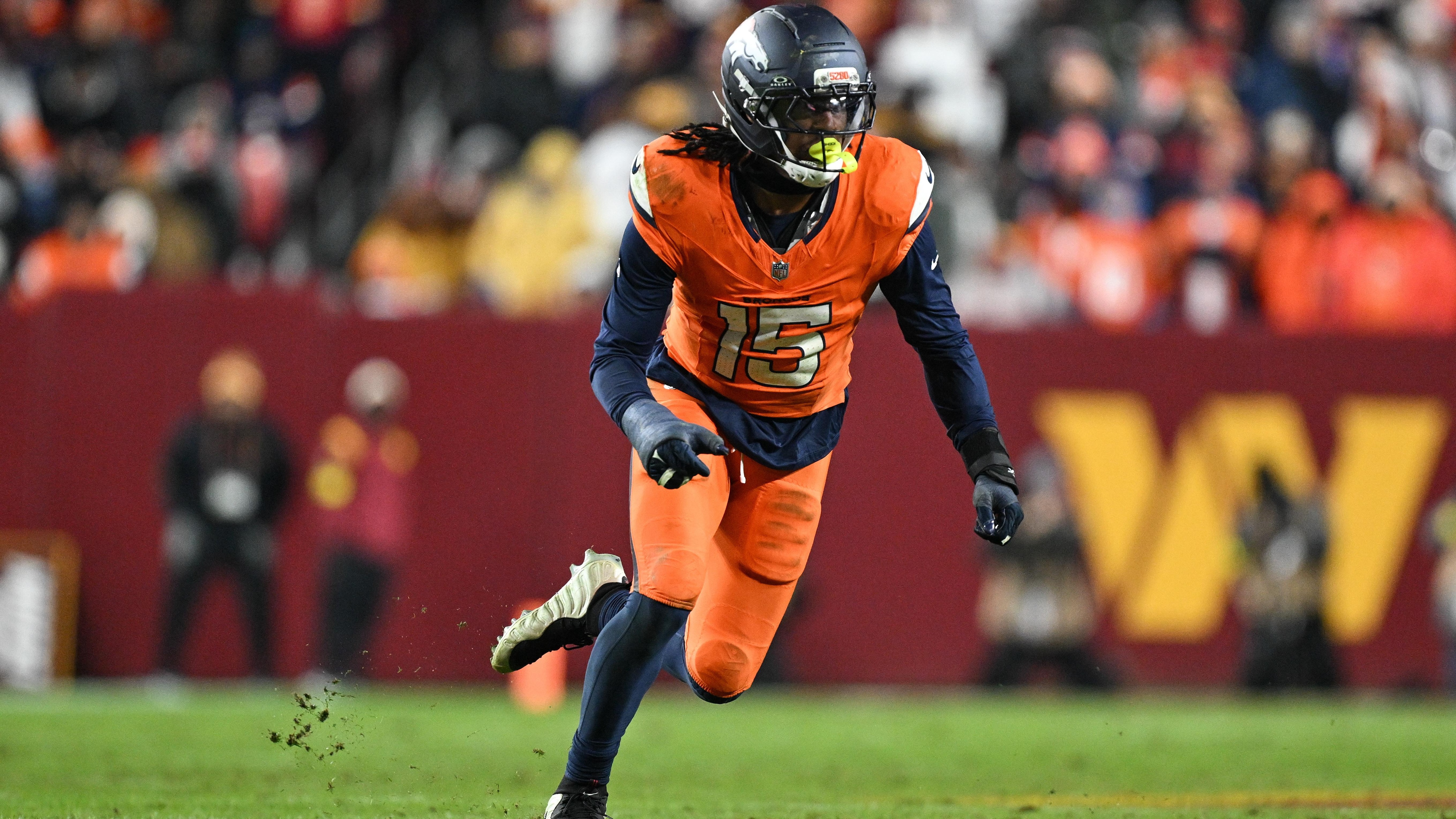 Broncos Commanders Football