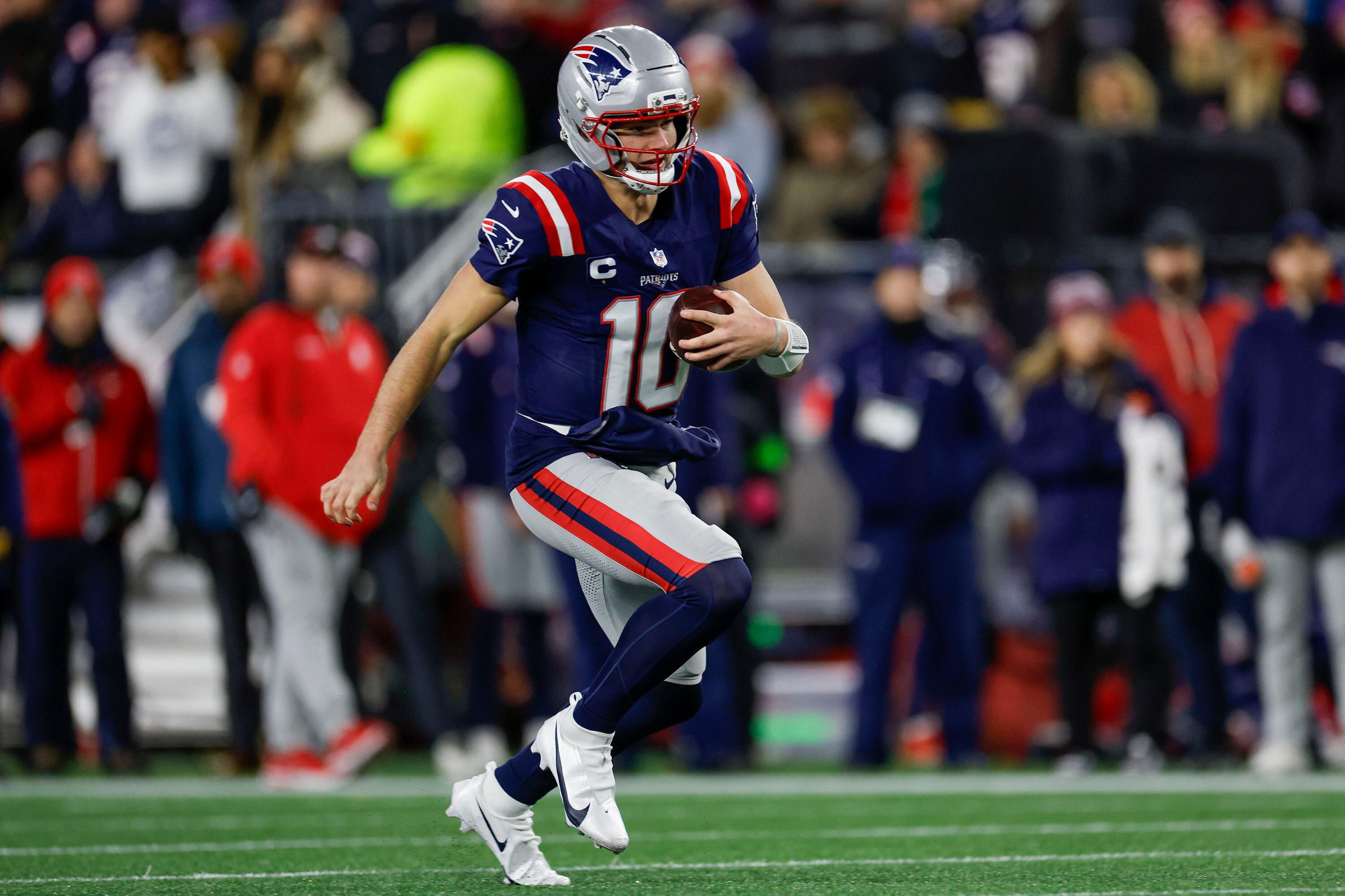 Chargers Patriots Football