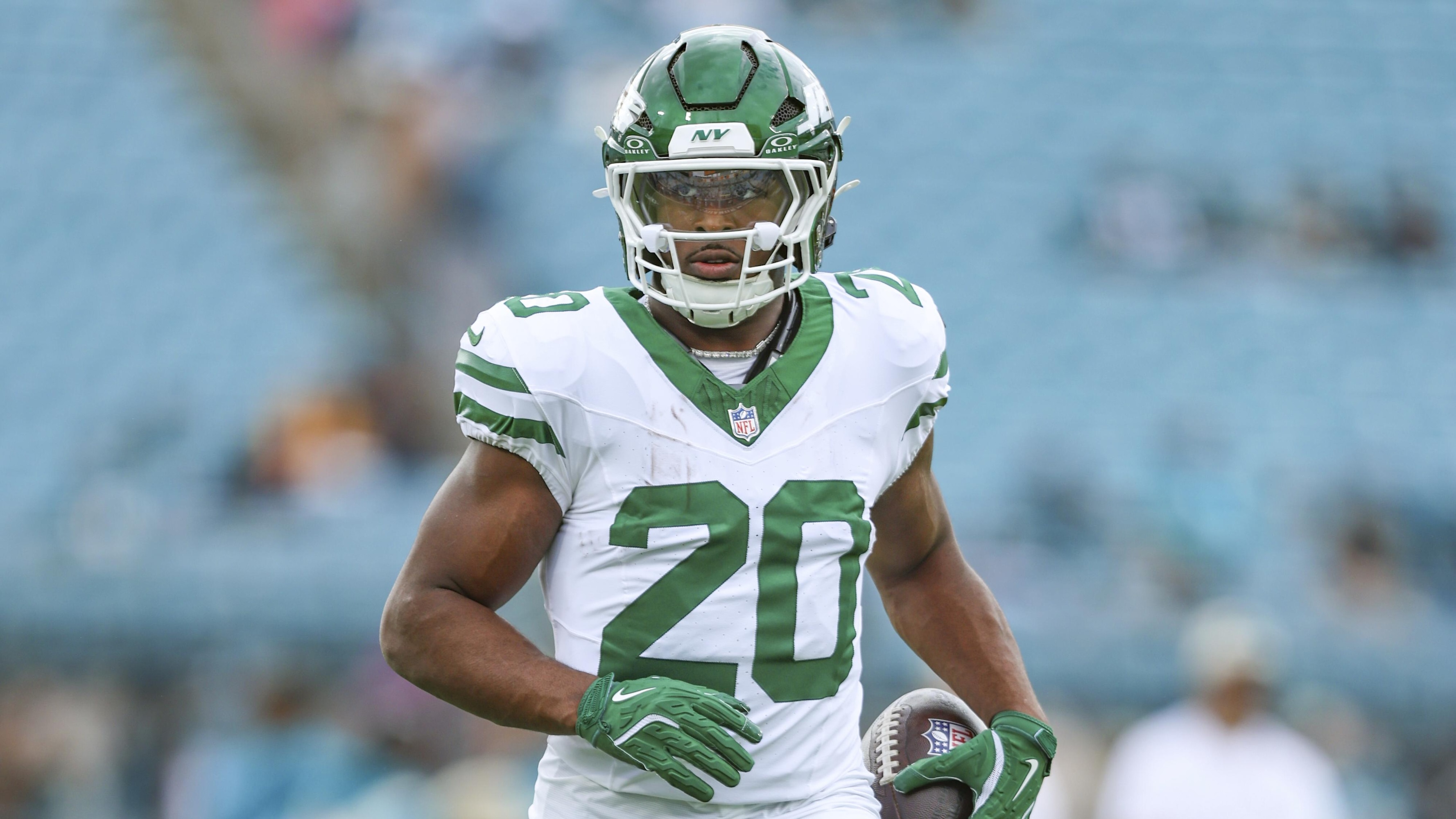 Breece Hall Addresses NFL Trade Rumors, Says He Wants to Stay with Jets at Deadline