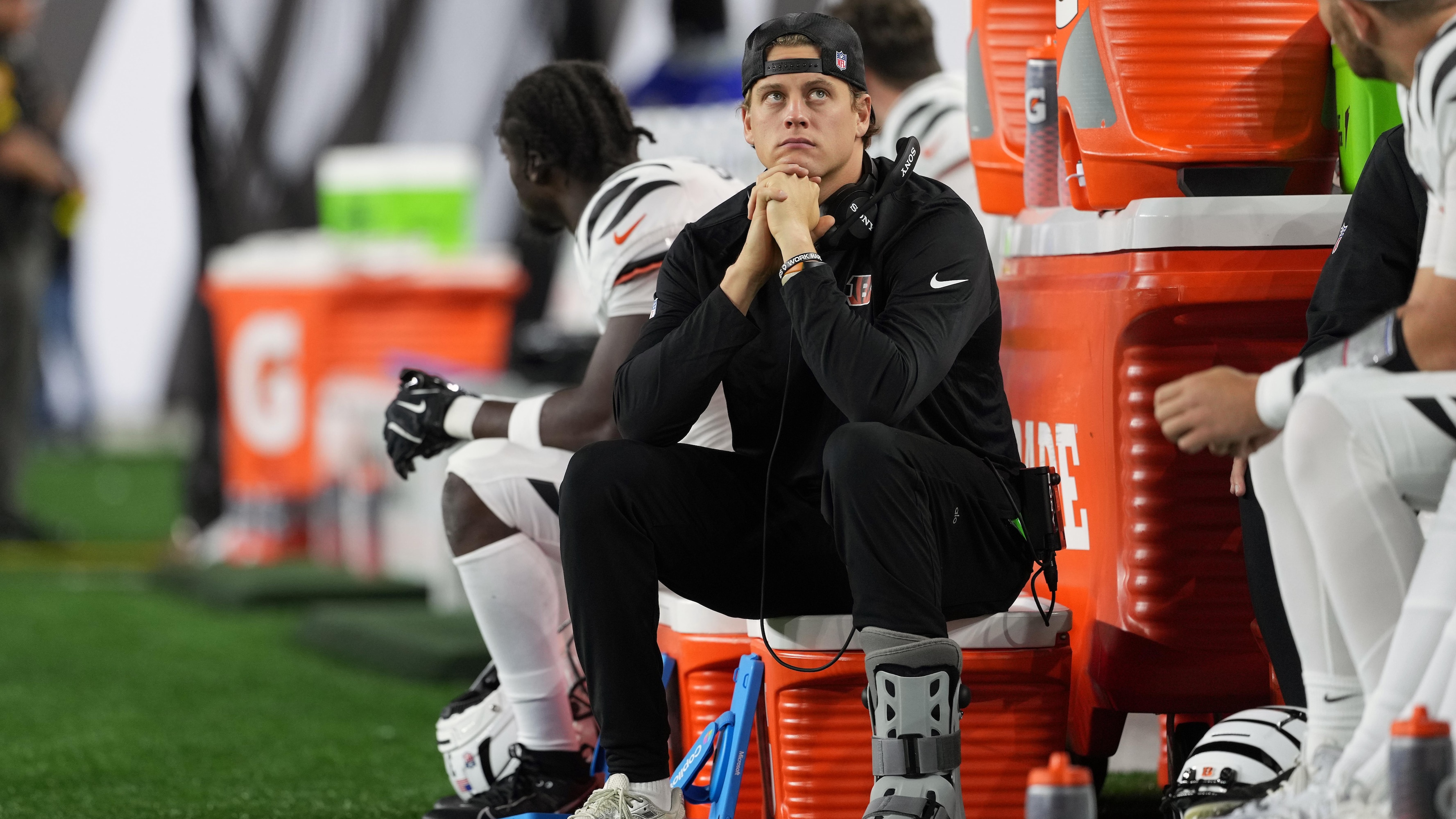 Will Joe Burrow Play vs. Patriots? Latest on Bengals QB’s Injury Timeline from Surgery