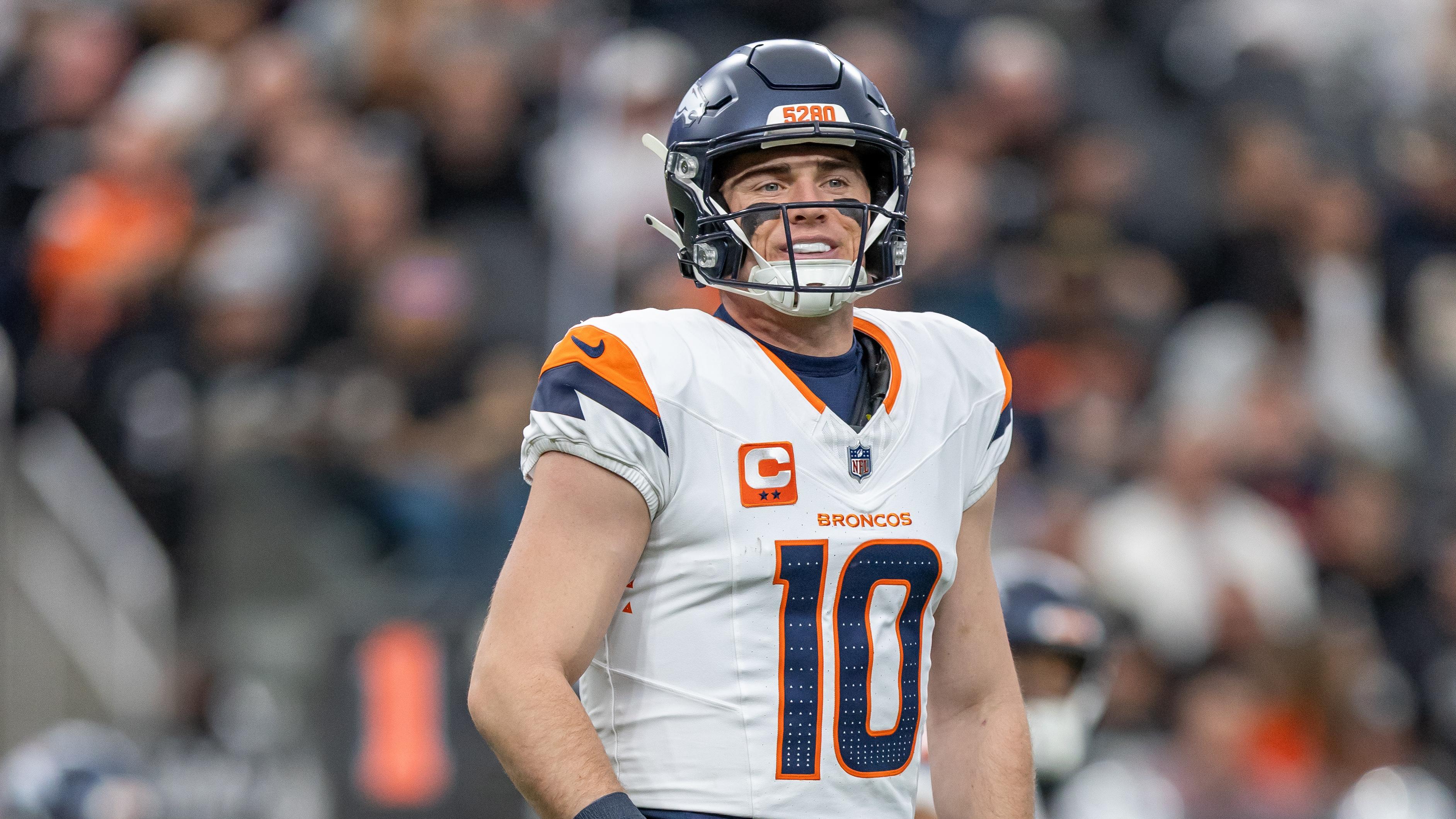 Broncos Raiders Football