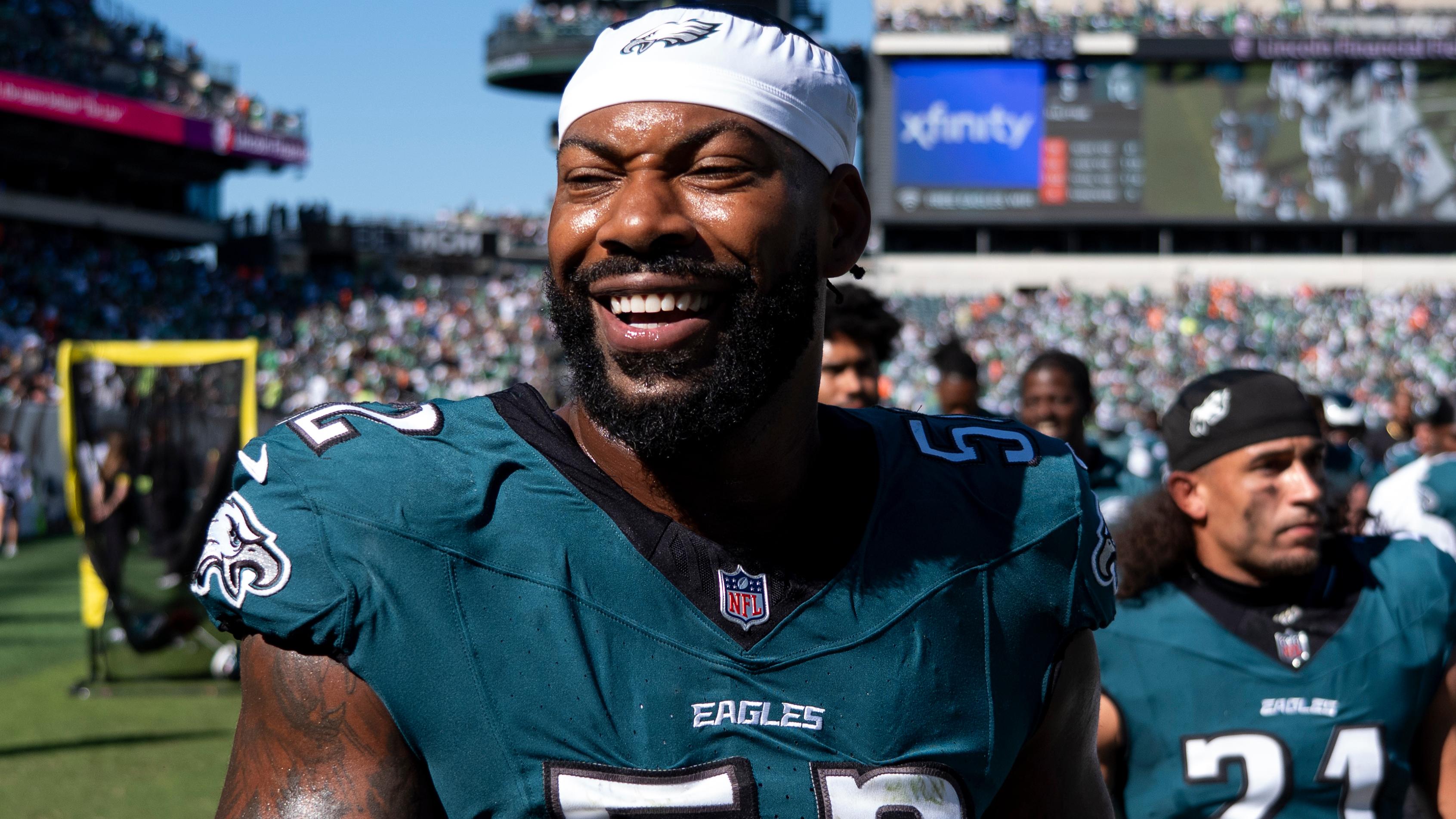 Eagles' Za'Darius Smith Retires from NFL After Loss to Giants and Shocks  Fans