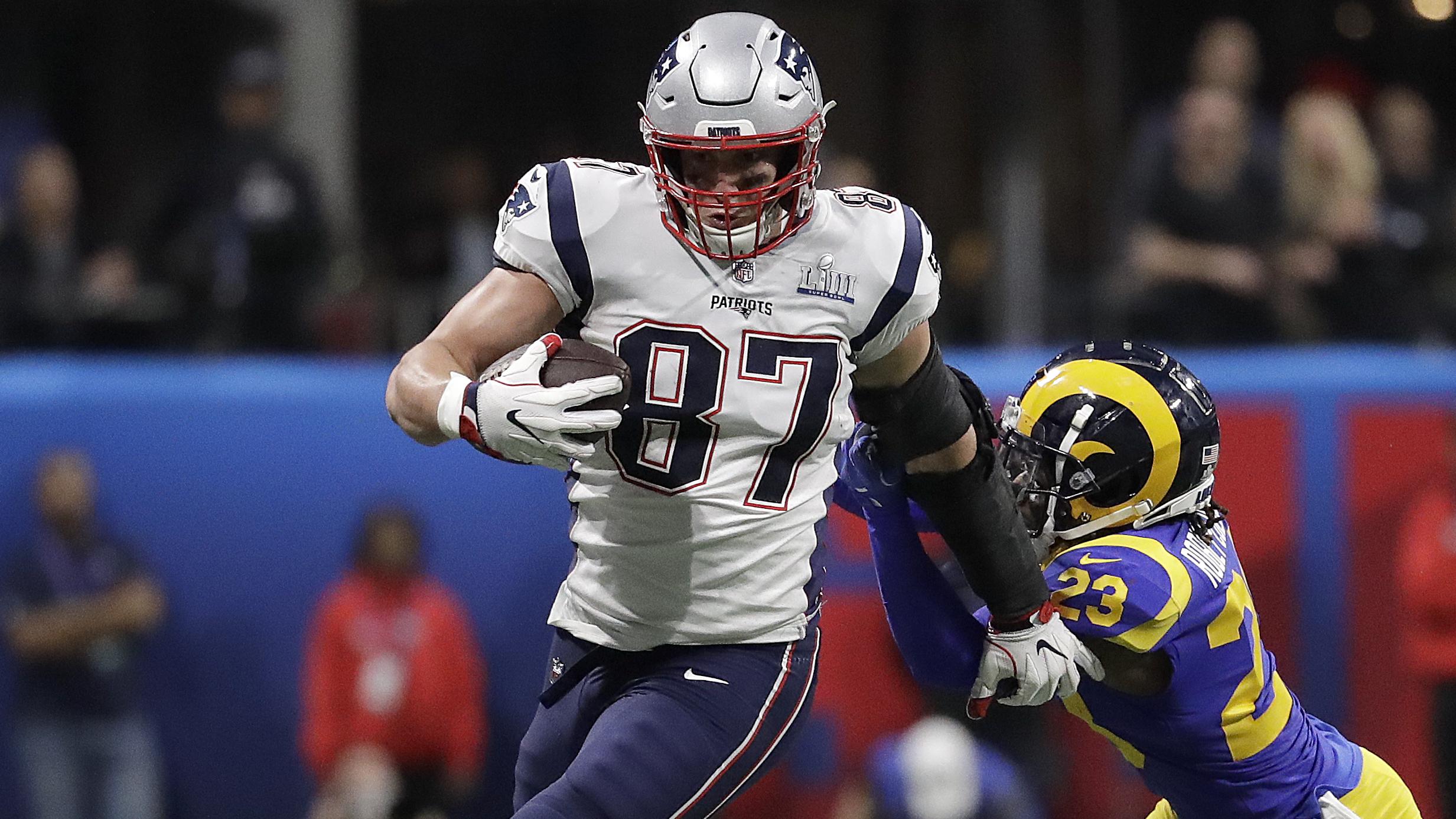 Patriots Rams Super Bowl Football
