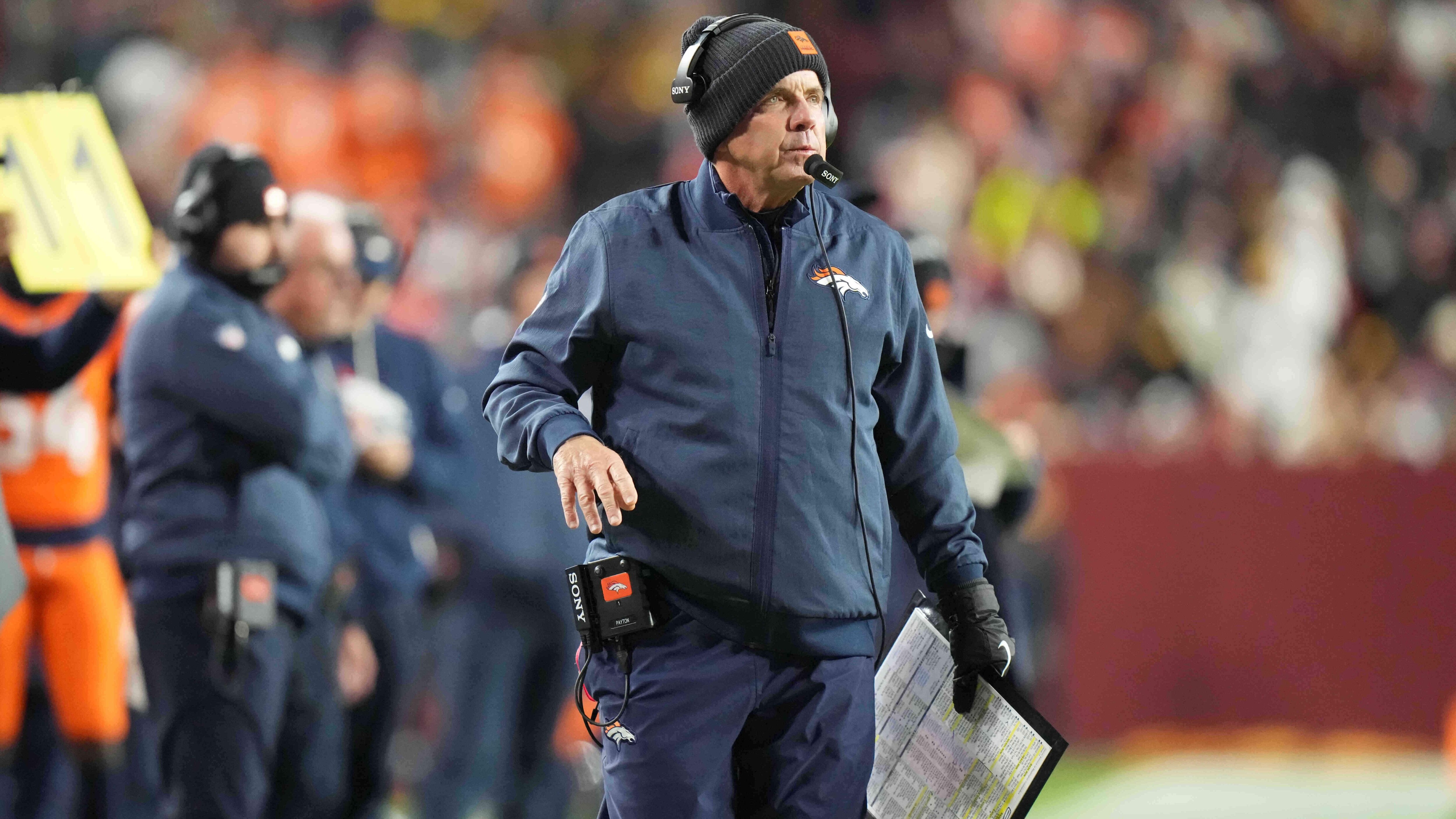 Broncos Commanders Football