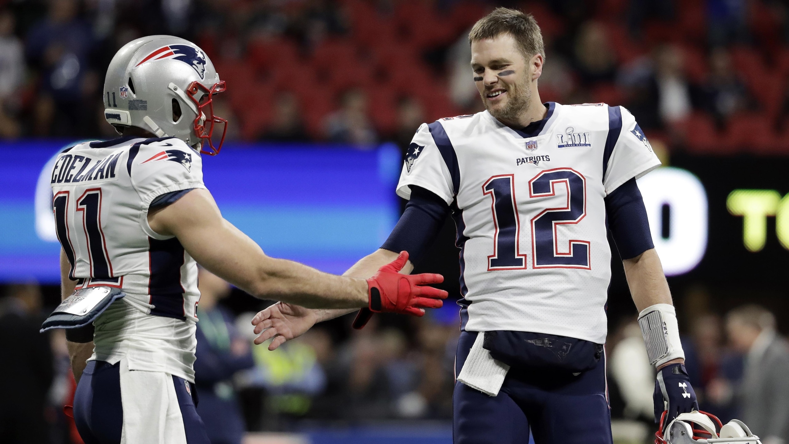 Patriots Rams Super Bowl Football