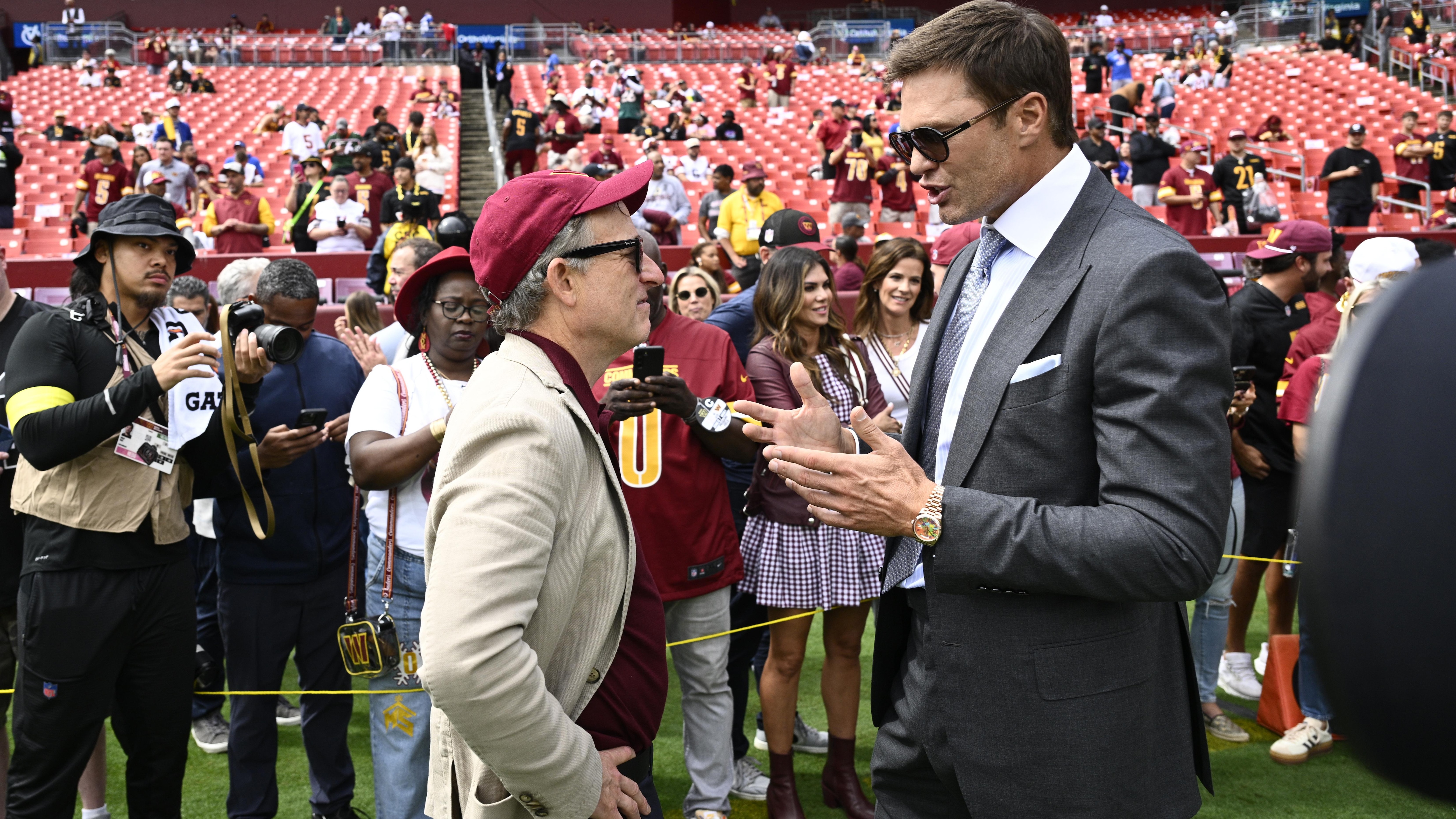 Tom Brady Trolls Eli Manning, Fans Praise NFL Legend During Giants vs. Commanders