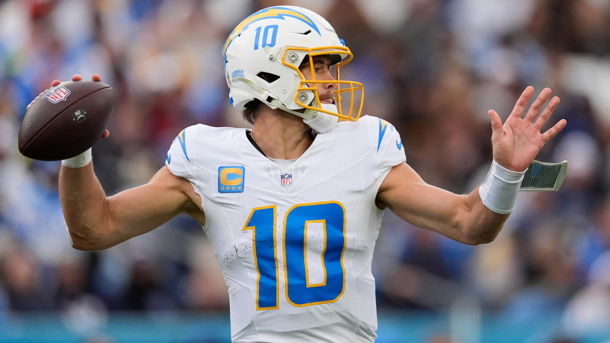 Chargers Titans Football