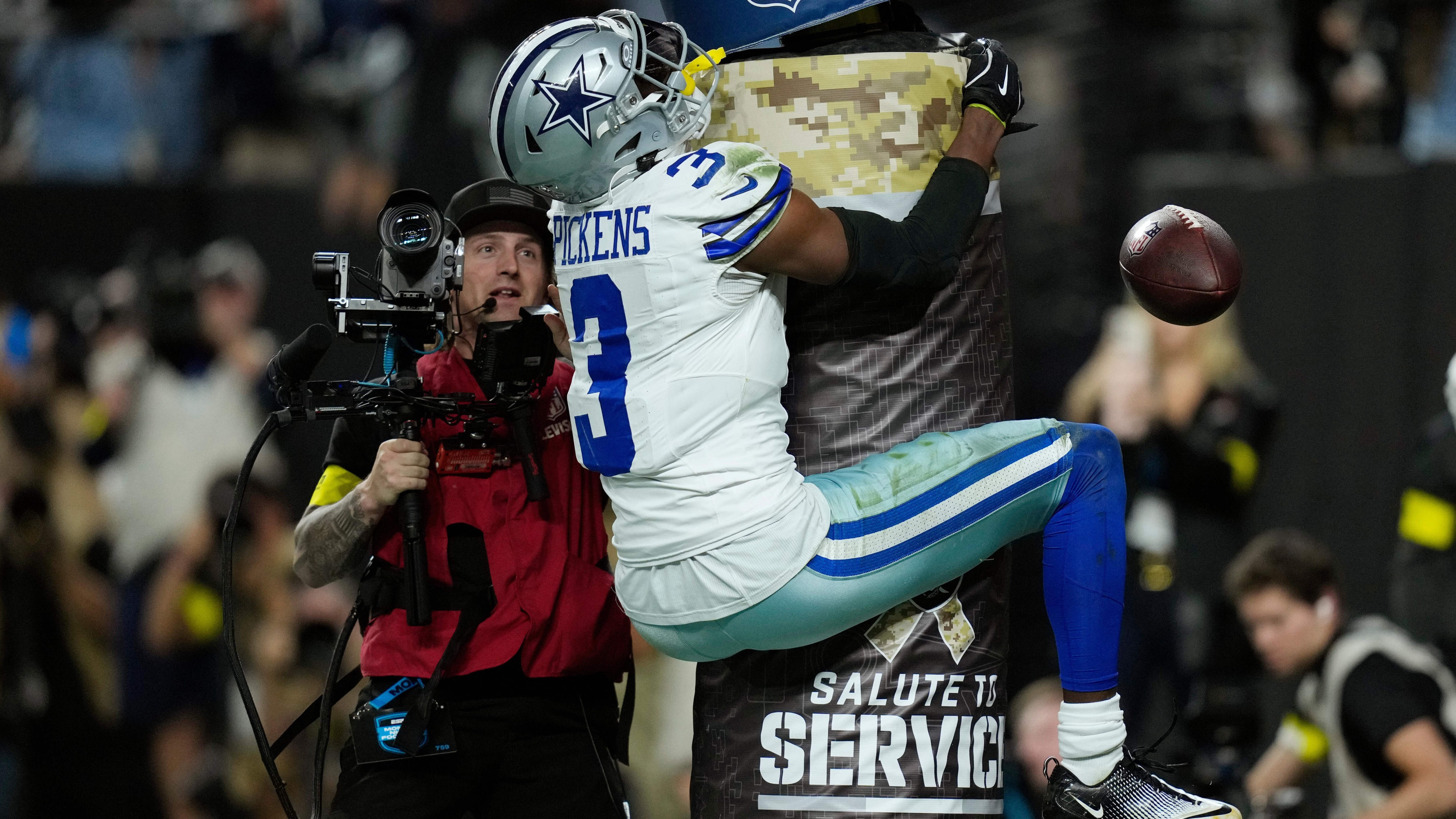 Cowboys Raiders Football