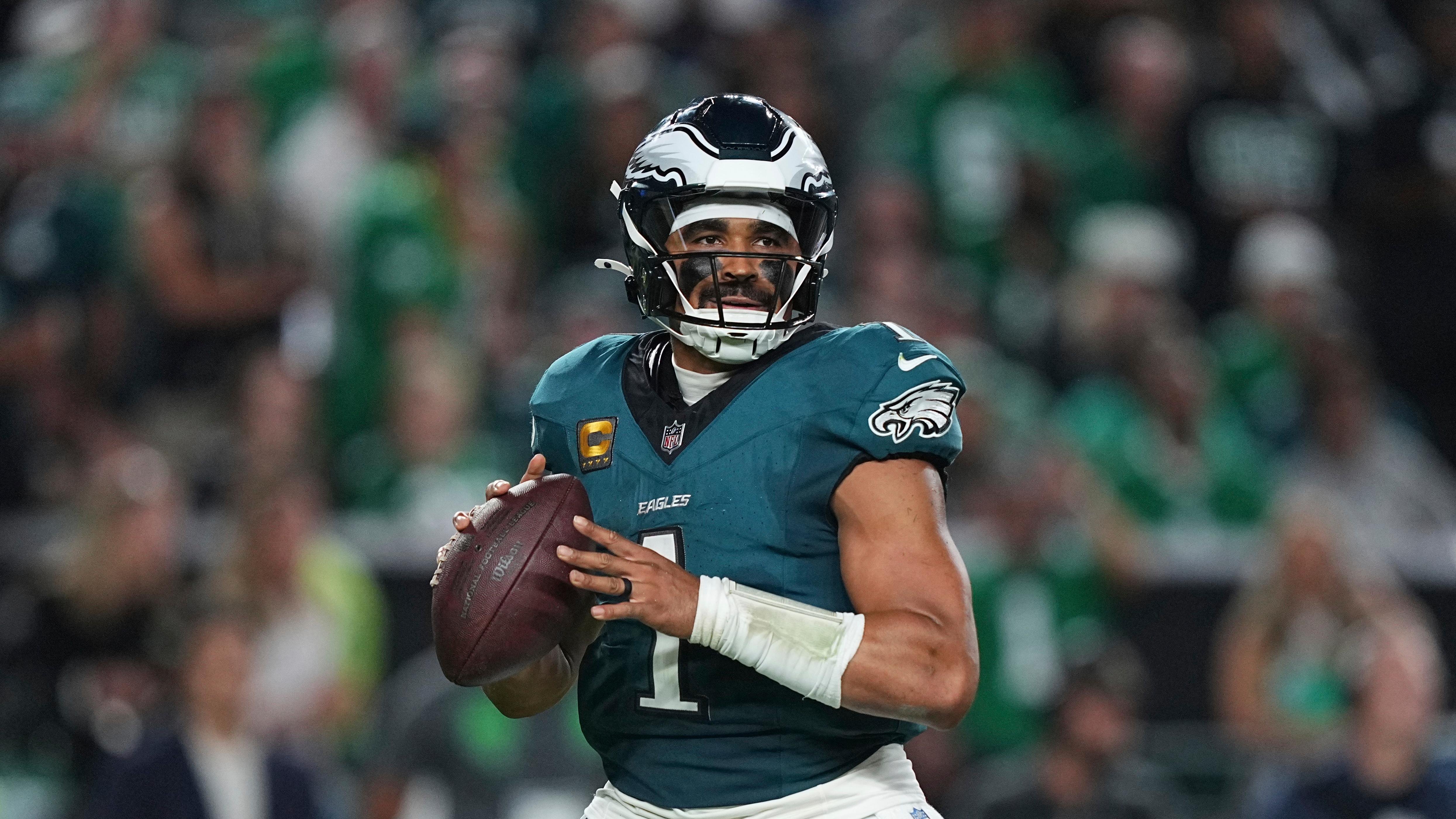 NFL Insiders See Eagles’ Salary Cap as ‘House of Cards,’ Team Has $81M in ‘Dead Money’