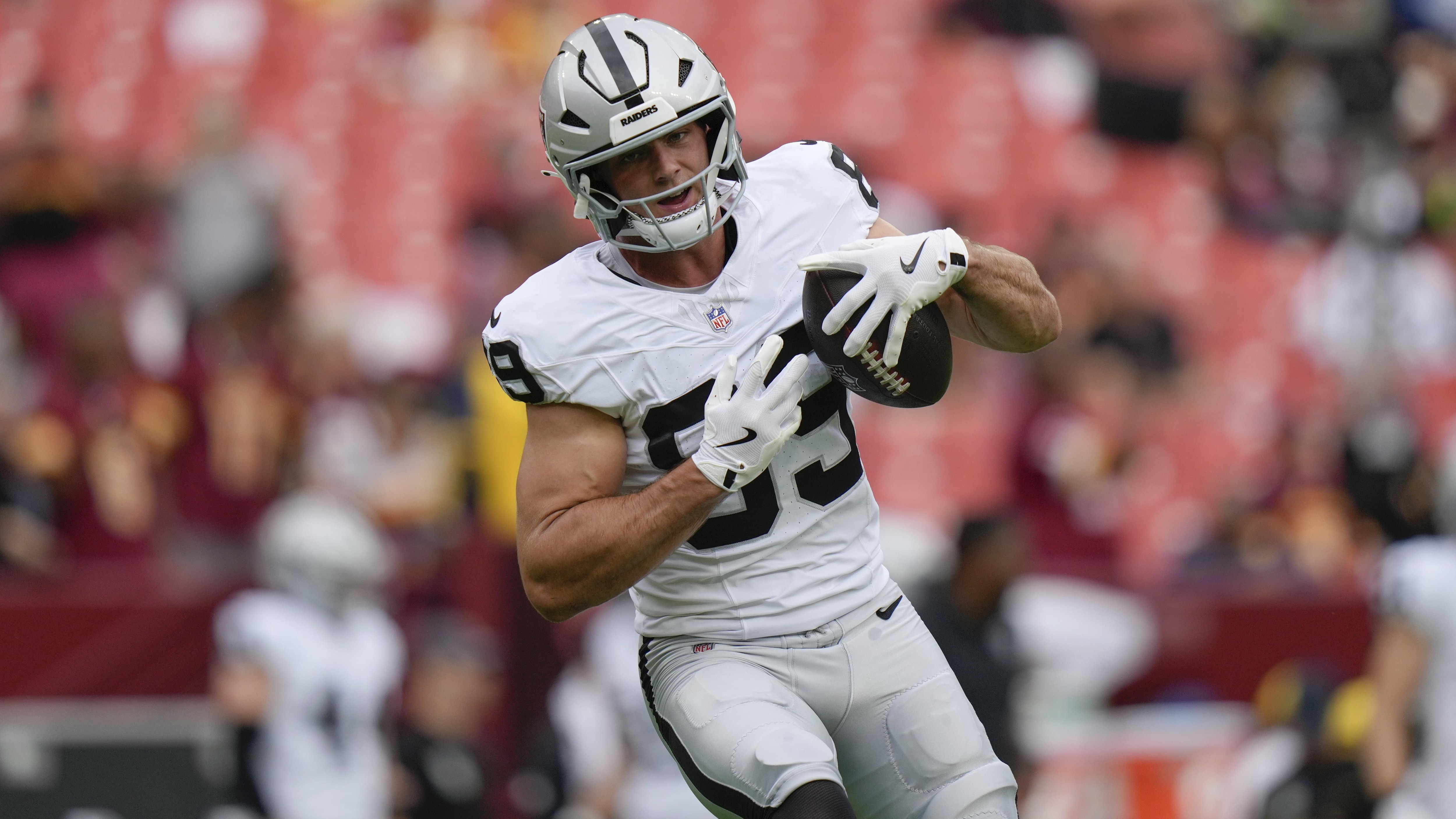 Raiders Commanders Football