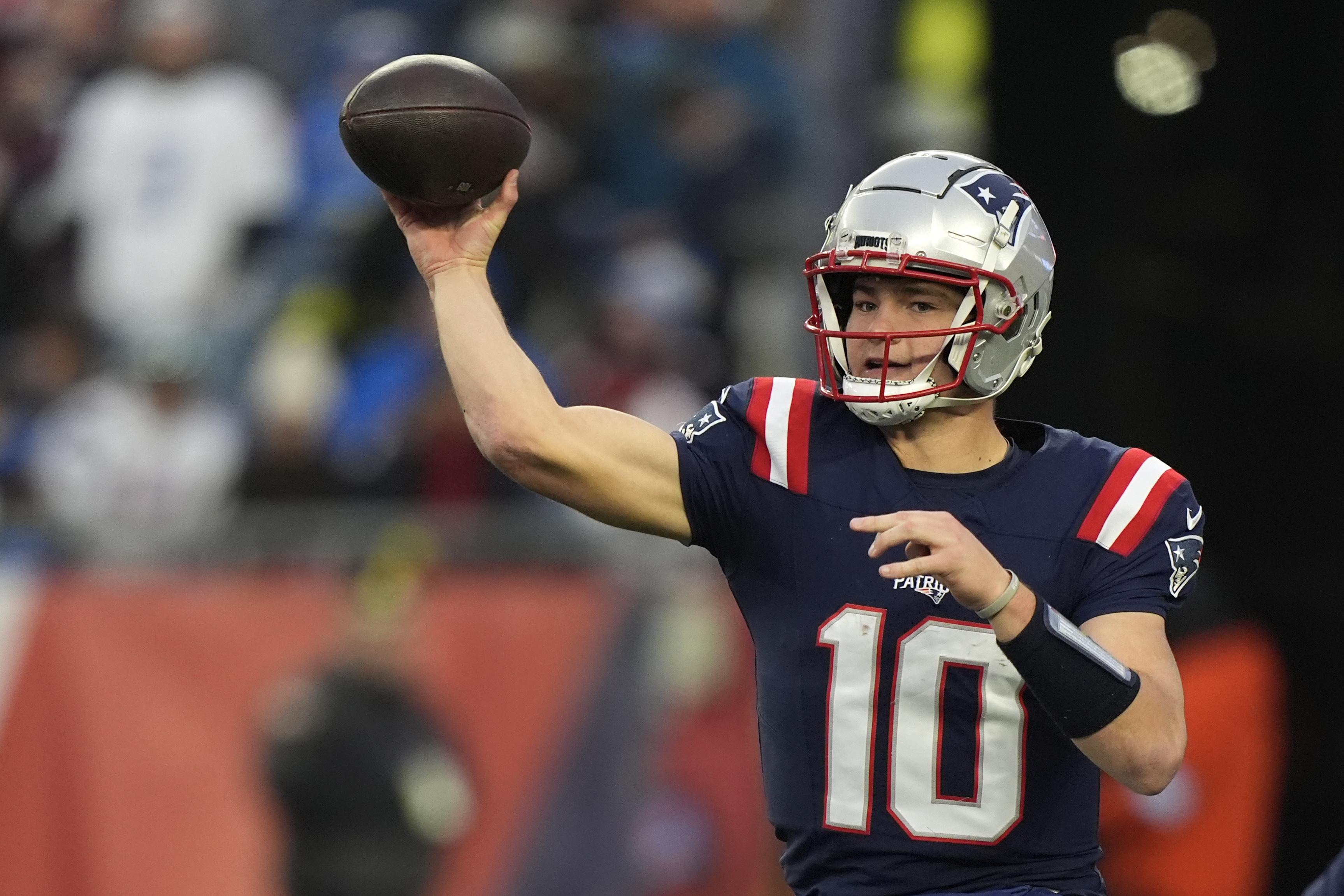 Chargers Patriots Football